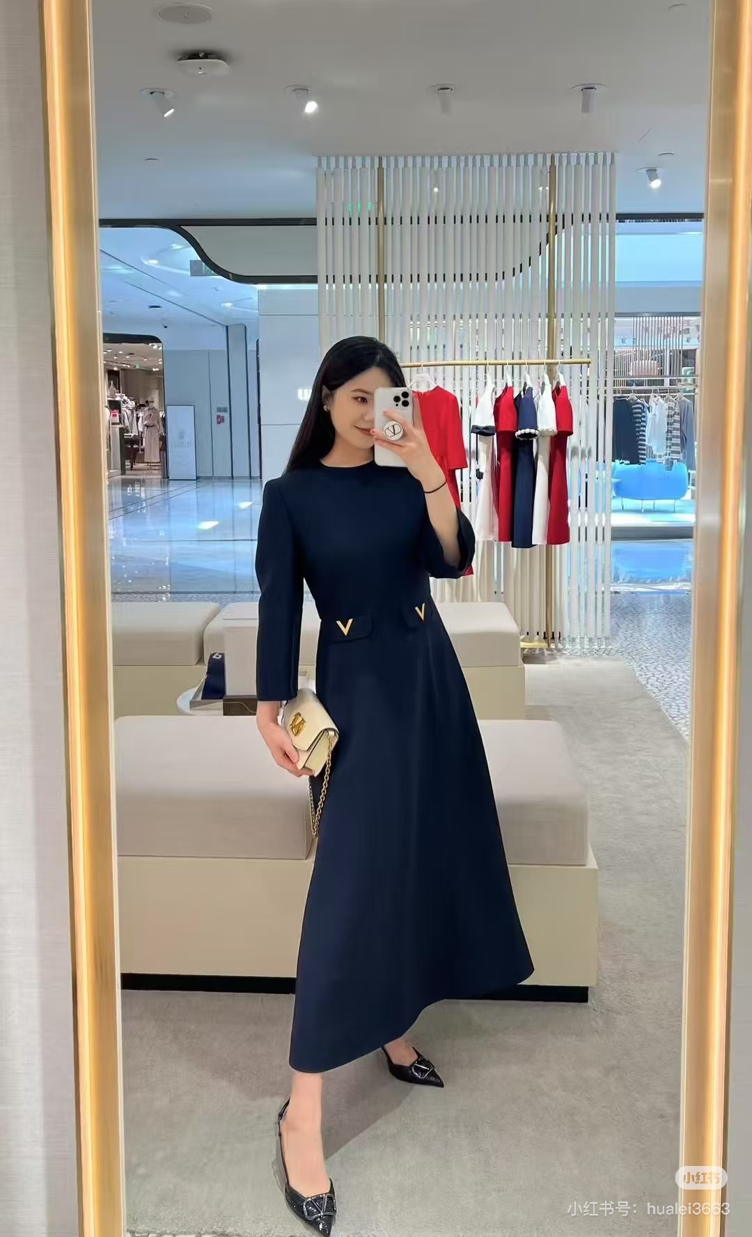 NO:454634,Model number G25072535 VALENTIN*O Warren Home new high-end custom fabrics, classic V-shaped hardware accessories, decorative waist-hugging and slimming mid-length large-sleeve dress!  Apricot color, black, (Size S shoulder width 36, bust 84, waist 72, sleeve length 55, skirt length 115), valentino, valentino, skirt, skirt length 115), valentino, skirt, alexander wang19860909款号G25072535 VALENTIN*O华伦家新款高端定制面料、经典V字五金配件装饰收腰显瘦中长款大摆连衣裙！杏色、黑色、 （S码肩宽36,胸围84,腰围72,袖长55,裙长115）,,valentino,valentino,skirts,alexander wang,Women's clothing