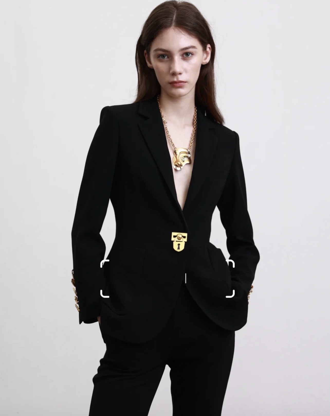 NO:454636,Model number G25072543 Schiapare*li is a new Autumn and Winter version of textured draped fabric original hardware accessories double pocket lock closure placket slim fit and slim suit jacket!  Apricot, black, (Size S shoulder width 42 with shoulder pads, bust 86, sleeve length 59, clothing length 72) hair, jackets & coats, business suit, alexander wang19860909款号G25072543 Schiapare*li夏帕瑞利秋冬上新采用肌理纹垂坠面料原版五金配件双口袋锁扣门襟修身显瘦西装外套！杏色、黑色、 （S码肩宽42有垫肩,胸围86,袖长59,衣长72）发,,jackets & coats,business suit,alexander wang,Women's clothing