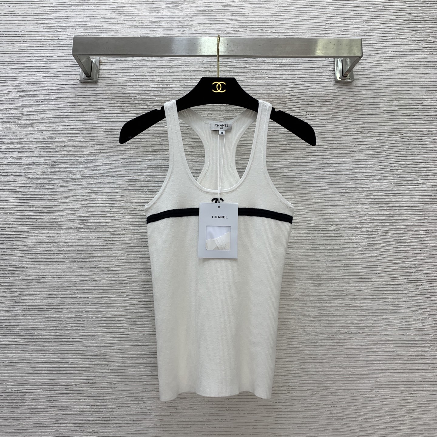 NO:456534,Model number G25072784 Chane* new high-end custom cashmere yarn fabric is soft and skin-friendly!  Double C letter logo embroidery logo contrast color splicing slim fit and versatile knitted vest top!  Black, white, 36-38-40 (38 size bust 60, 57 length) hair, chanel, alexander wang19860909款号G25072784 Chane*新款高端定制山羊绒纱线面料柔软亲肤！双C字母logo刺绣标志撞色拼接修身显瘦百搭针织背心上衣！黑色、白色、36-38-40（38码胸围60,衣长57）发,,chanel,alexander wang,Women's clothing