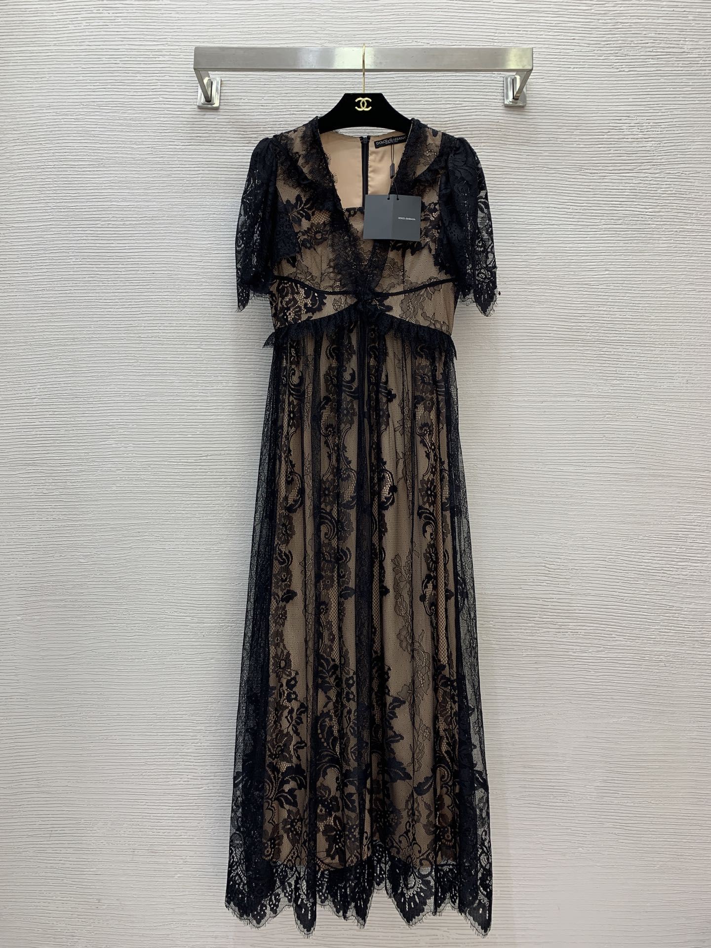 NO:456563,Model number G25072725 Dolce & Gabbana DG* newest high-end custom lace fabric with transparent sexy slim fit and long V-neck dress!  Black, (Size S bust 84, waist 70, skirt length 137) hair, Dolce & Gabbana, skirts, alexander wang19860909款号G25072725 杜嘉班纳DG*新款 高端定制蕾丝面料透视性感修身显瘦长款V领连衣裙！黑色, （S码胸围84,腰围70,裙长137）发,,Dolce&Gabbana,skirts,alexander wang,Women's clothing