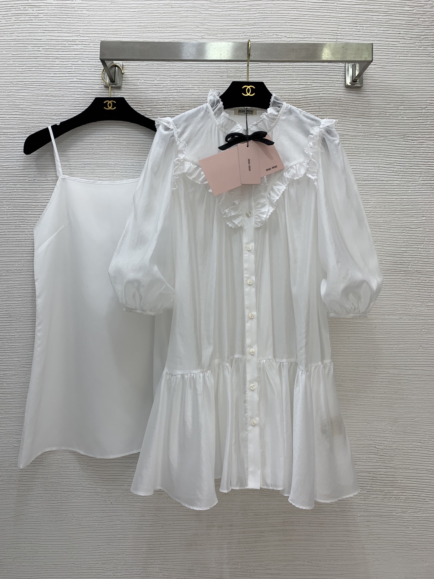 NO:457379,Model number G25072926 MiuMi* Miujia new model, high-end custom wood ear spliced ​​bow, age-reducing fashionable loose slimming lantern sleeve dress, solid color inner layer base suspender skirt!  White, (Size S bust 104, sleeve length 43, skirt length 83; inner bust 86, length 65, shoulder straps without shoulder straps) hair, miumiu, skirts, alexander wang19860909款号G25072926 MiuMi*缪家新款 高端定制木耳边拼接蝴蝶结减龄时尚宽松显瘦灯笼袖连衣裙纯色内搭打底吊带裙！白色, （S码胸围104,袖长43,裙长83；内搭胸围86,长度65不含肩带）发,,miumiu,skirts,alexander wang,Women's clothing
