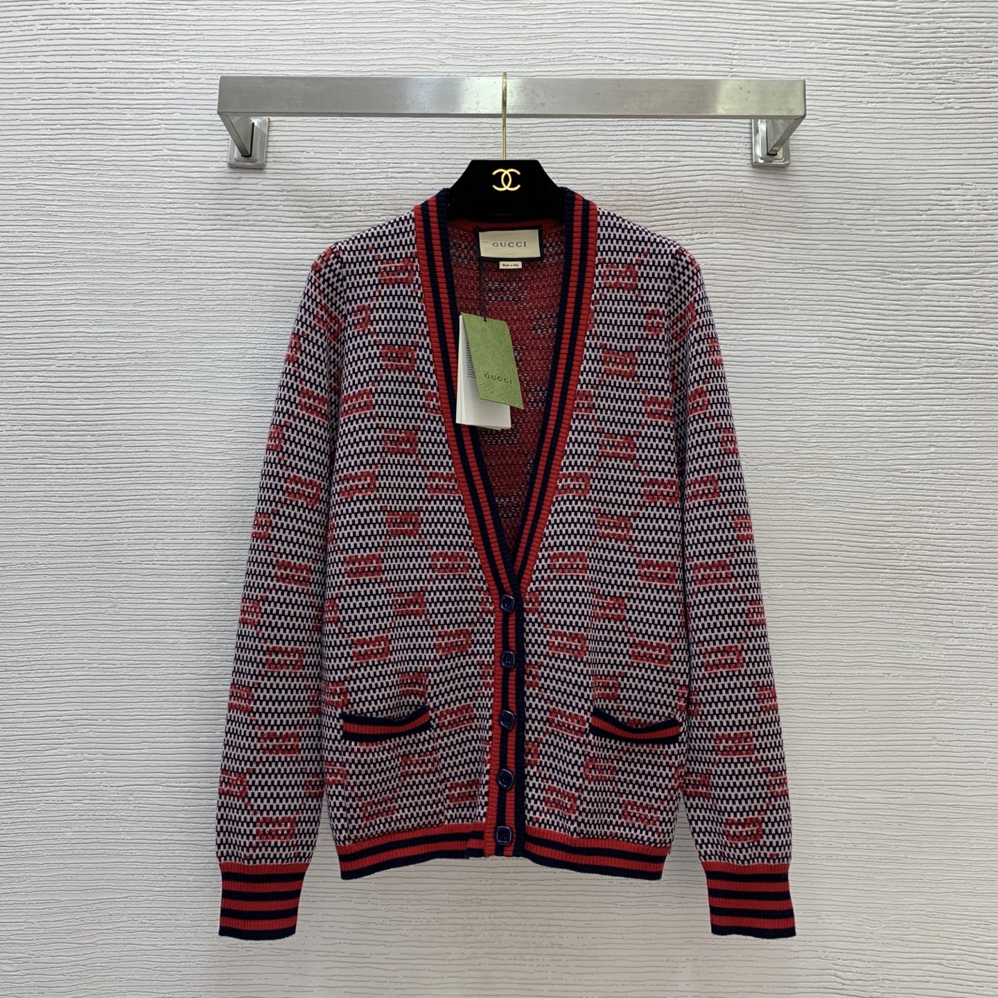 NO:456557,Model number G25072725 GUCC* newest model High-version G home 1:1 customized wool yarn fabric is soft and skin-friendly!  Classic GG presbyterian printed striped edge splicing double pockets loose versatile V-neck long-sleeved knitted cardigan top!  (M size bust 96, sleeve length 64, clothing length 60) hair, gucci, gucci, alexander wang19860909款号G25072725 GUCC*新款 高版本G家1:1定制羊毛纱线面料柔软亲肤！经典GG老花印花条纹边拼接双口袋宽松百搭V领长袖针织开衫上衣！（M码胸围96,袖长64,衣长60）发,,gucci,gucci,alexander wang,Women's clothing