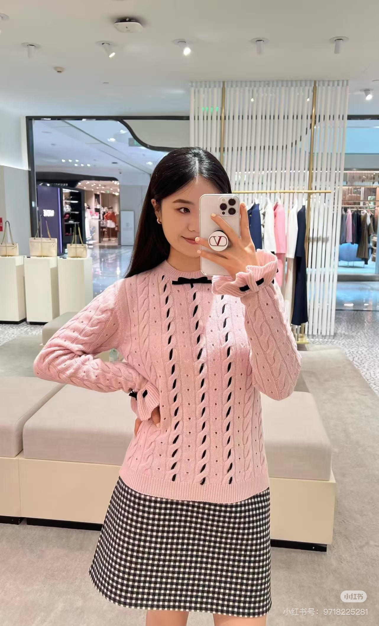 NO:456552,A model number G25072728 VALENTIN*O Warren Home New Style High-end Customized Wool Yarn Fabric Soft and Glutinous!  Hollow twisted knitted streamers decoration, round neck pullover trumpet long-sleeved sweater sweater!  Ony white, pink, (M size bust 84, sleeve length 59, clothing length 55), valentino, valentino, sweaters, alexander wang19860909a款号G25072728 VALENTIN*O华伦家新款 高端定制羊毛纱线面料软糯亲肤！镂空麻花纹编织飘带装饰、圆领套头喇叭长袖针织衫毛衣！米白色、粉色、（M码胸围84,袖长59,衣长55）,,valentino,valentino,sweaters,alexander wang,Women's clothing