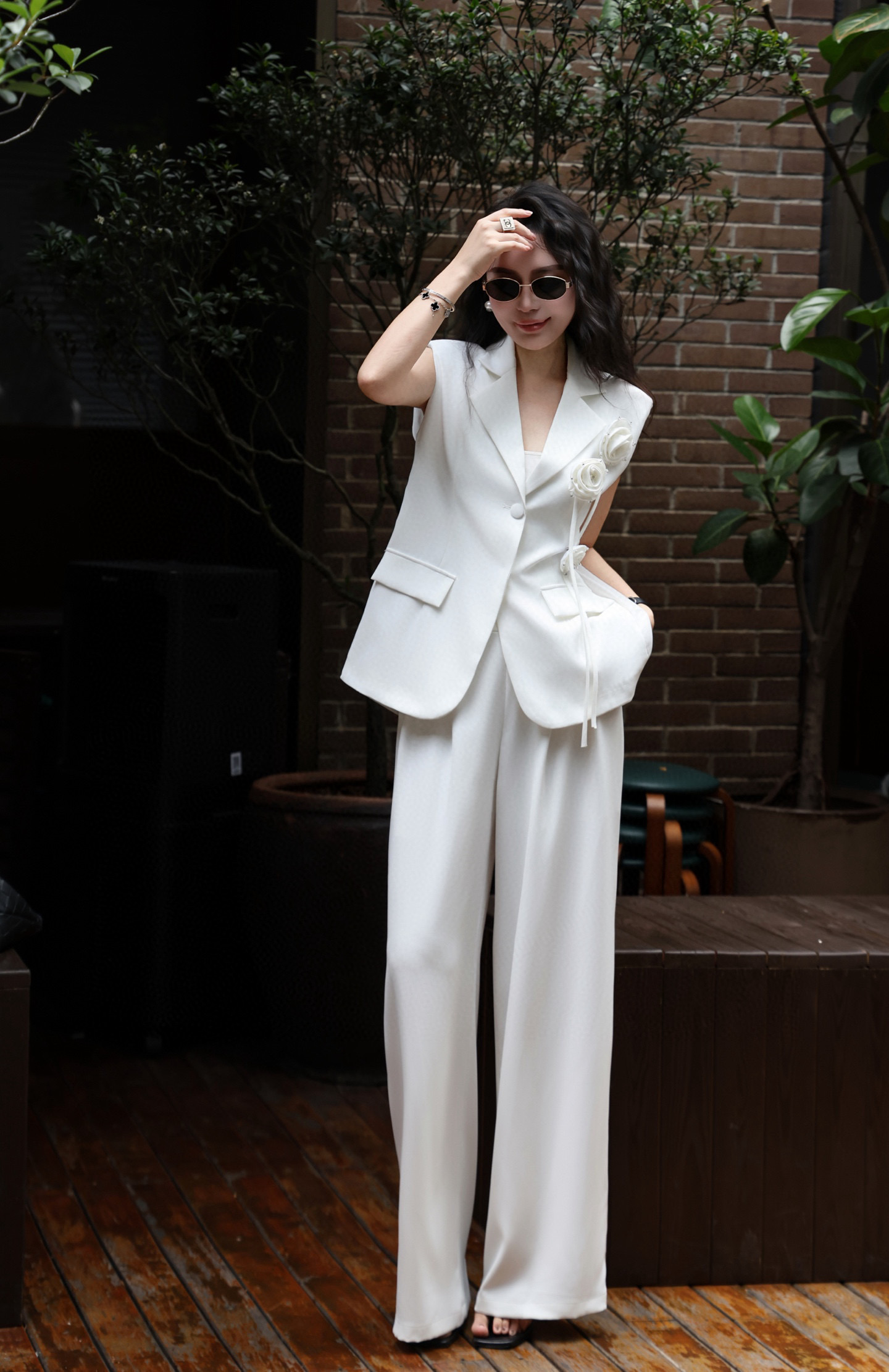 NO:456569,Model number G25072814 Chane* new high-end custom temperament and fashionable suit set!  Beaded flower brooch decorates slim fit and slim sleeveless vest jacket top loose and versatile high-waist wide-leg trousers and trousers!  Blue, black, white, (Size S shoulder width 41 with padded shoulders, bust 96, 66 length; waist 68, trousers 100) hair, chanel, jackets & coats, business suit, brooch, breastpin, alexander wang19860909款号G25072814 Chane*新款高端定制气质时尚西装套装！钉珠花朵胸针装饰修身显瘦无袖马甲外套上衣宽松百搭高腰阔腿西裤长裤！蓝色、黑色、白色、 （S码肩宽41有垫肩,胸围96,衣长66；腰围68,裤长100）发,,chanel,jackets & coats,business suit,brooch，breastpin,alexander wang,Women's clothing