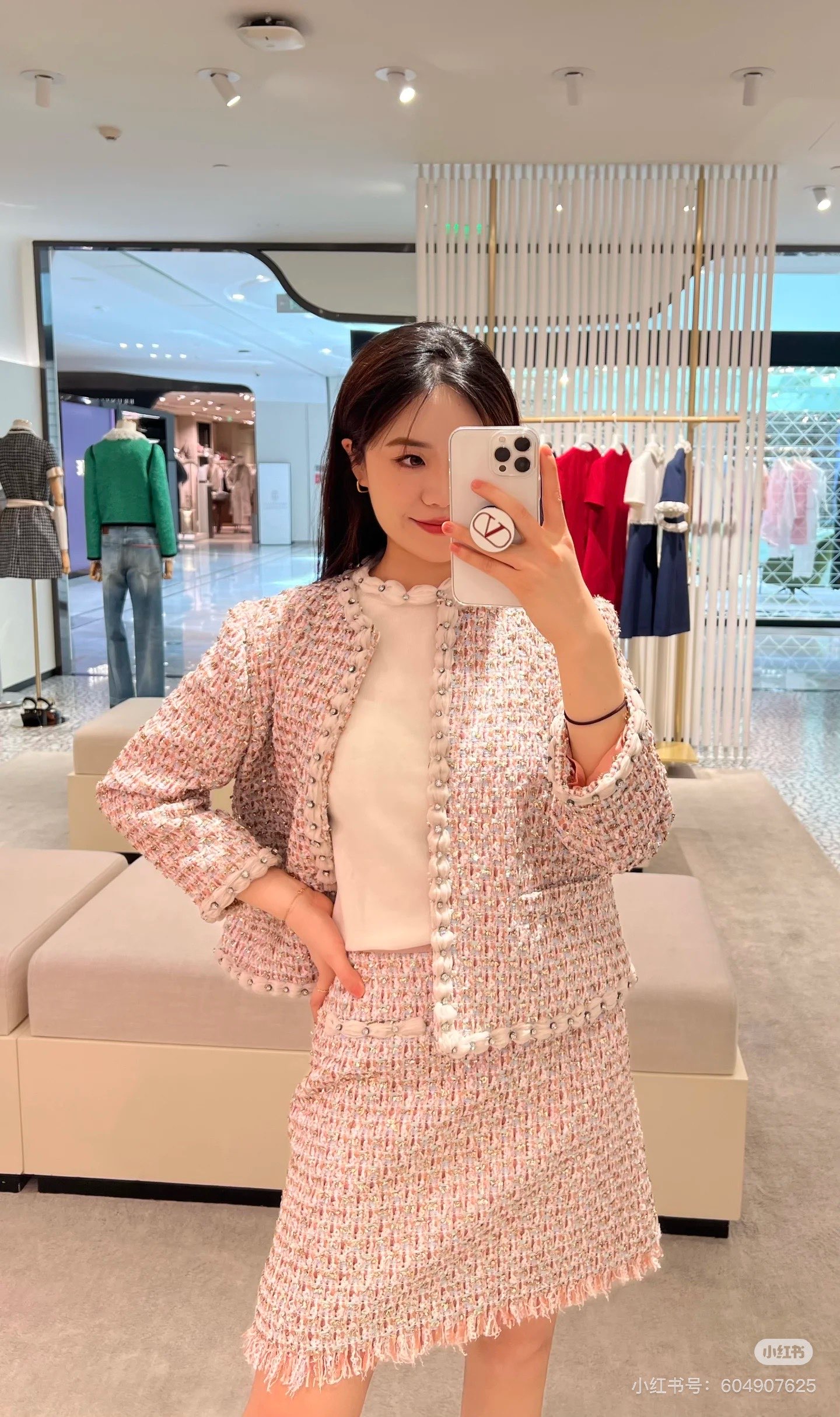 NO:456555,Model number G25072837 VALENTIN*O Warren Family's new style chaebol daughter, temperament and socialite two-piece suit!  Twist-edged heavy industry diamond-inlaid beads with short long-sleeved round neck small incense jacket with high waist A-line tassel skirt short skirt!  (Size S shoulder width 35 with padded shoulders, bust 88, sleeve length 47, clothing length 49; waist 66, skirt length 46) hair, valentino, valentino, skirt, skirt 46) hair, valentino, skirt, jackets & coats, alexander wang19860909款号G25072837 VALENTIN*O华伦家新款财阀千金大小姐气质名媛两件套装！麻花包边重工镶钻钉珠装饰短款长袖圆领小香外套高腰A字流苏边半身裙短裙！ （S码肩宽35带垫肩,胸围88,袖长47,衣长49；腰围66,裙长46）发,,valentino,valentino,skirts,jackets & coats,alexander wang,Women's clothing