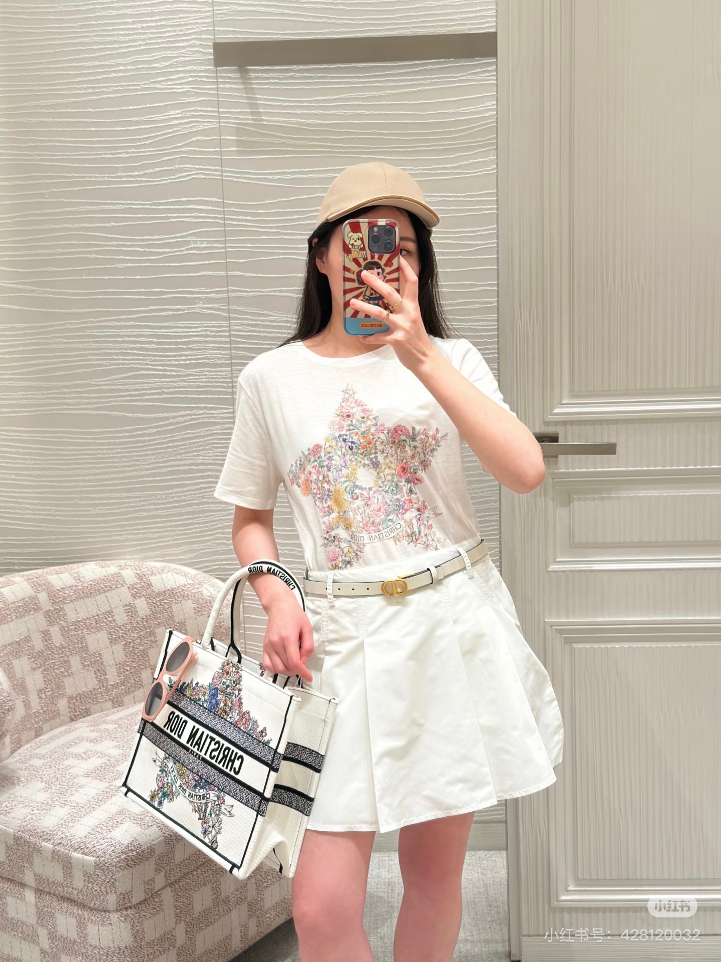 NO:457349,Model number D25072945 Dio* newest custom bamboo cotton light and breathable fabric, colorful floral print five-pointed star letter logo slim and slim short-sleeved T-shirt top!  White, (M size shoulder width 40, bust 90, sleeve length 16, clothing length 62), dior, T-shirt,tees, t-shirt,alexander wang19860909款号D25072945 Dio*新款 定制竹节棉轻薄透气面料、彩色花卉印花五角星字母logo修身显瘦短袖t恤上衣！白色,（M码肩宽40,胸围90,袖长16,衣长62）,,dior,T-shirt,tees，t-shirt,alexander wang,Women's clothing