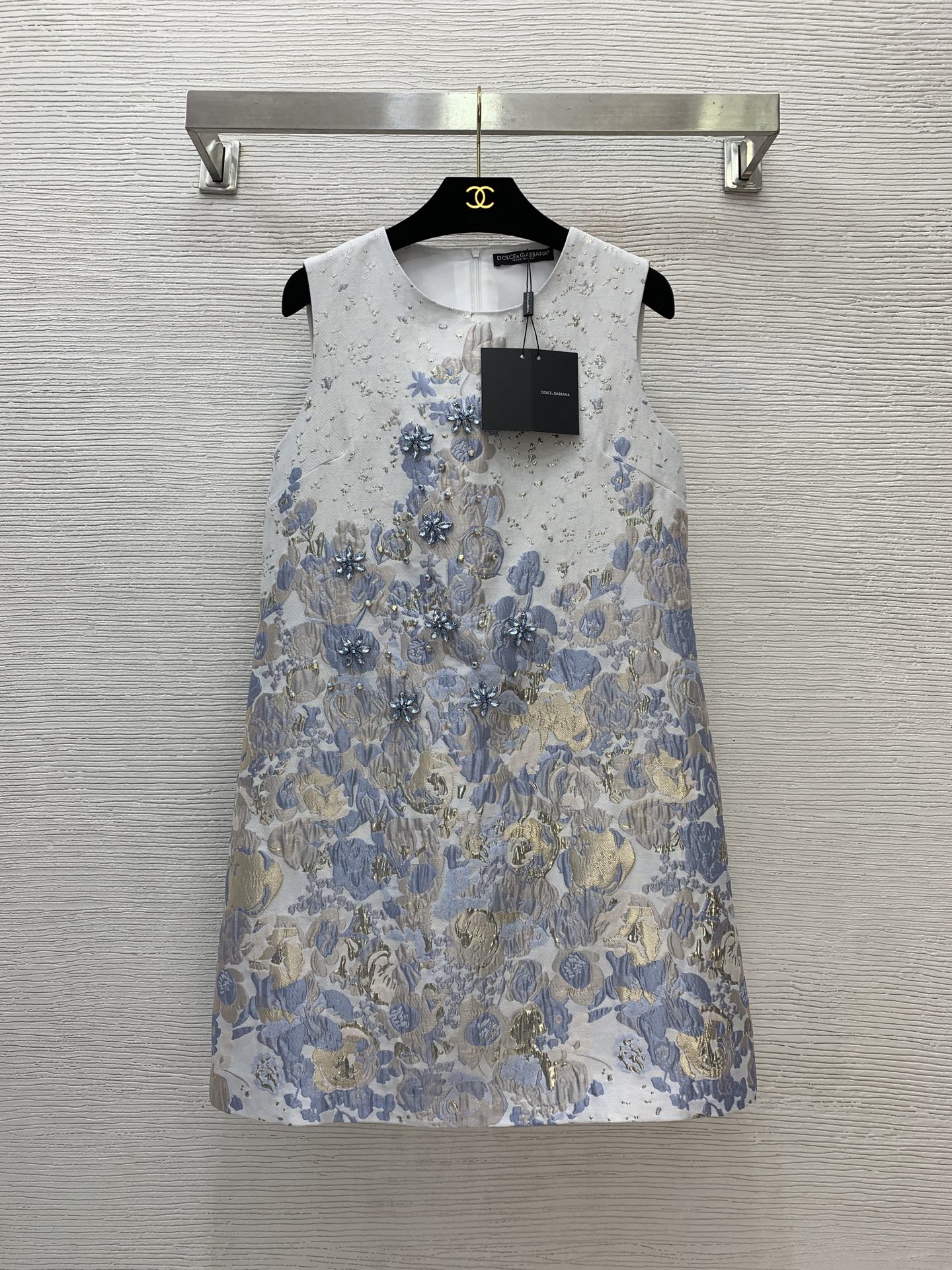 NO:457834,Model number G25073072 Dolce & Gabbana DG* new model high-end customized foam jacquard fabric has a crisp and stylish finish!  High-end Heavy Industry Diamond-Inlaid Bead Decorated A-line Sleeveless Vest Dress Banquet Dress!  (M size bust 90, skirt length 87) hair, Dolce & Gabbana, skirts, alexander wang19860909款号G25073072 杜嘉班纳DG*新款 高端定制发泡提花面料版型挺括有型！高级感重工镶钻钉珠装饰A字版无袖背心裙宴会连衣裙！ （M码胸围90,裙长87）发,,Dolce&Gabbana,skirts,alexander wang,Women's clothing