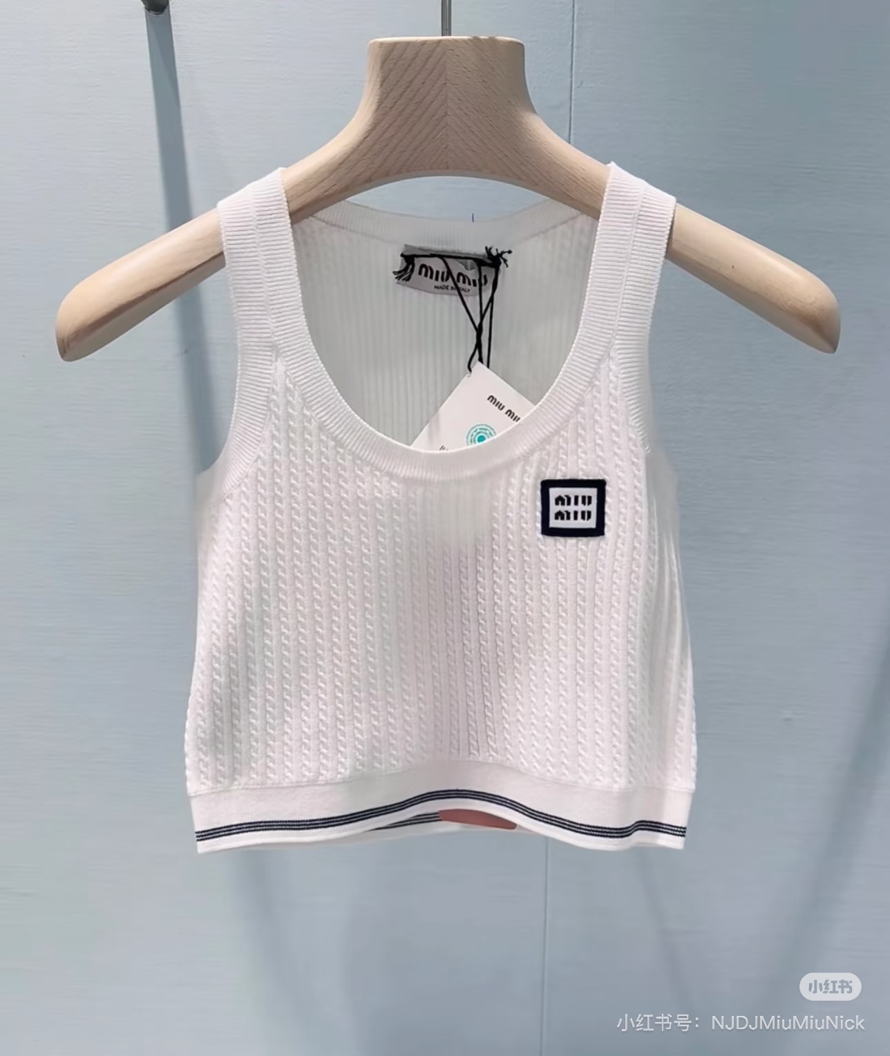 NO:457803,Vest and skirt number G25073047 MiuMi* new model high-end customized fashionable temperament two-piece suit!  Letter logo logo reveals the navel knitted vest top with high waist A-line knitted short skirt skirt!  (M size bust 68, 39 length of clothing; waist 62 elastic elasticity, skirt length 42), miumiu, skirt, alexander wang19860909背心、裙款号G25073047 MiuMi*缪家新款 高端定制时尚气质两件套装！字母logo标志露肚脐针织背心上衣高腰A字针织短裙半身裙！（M码胸围68,衣长39；腰围62松紧弹力,裙长42）,,miumiu,skirts,alexander wang,Women's clothing