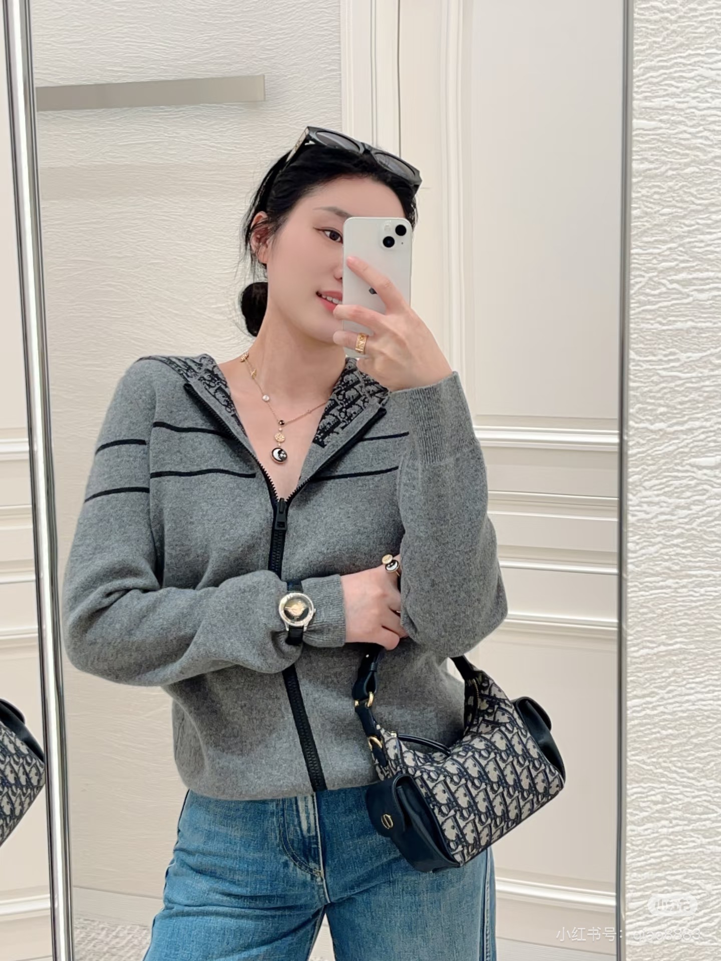 NO:457822,Model number G25073027 Double-sided wearable Dio* new high-end customization cashmere-blend yarn fabric, classic presbyterian letter printing slim fit and slim large lapel zipper placket long-sleeved sweater top!  Gray, 36.38.40 (F 38 size bust 90, sleeve length 59, clothing length 62), dior, alexander wang19860909款号G25073027 双面可穿Dio*新款高端定制 羊绒混纺纱线面料、经典老花字母印花修身显瘦大翻领拉链门襟长袖针织衫上衣！灰色,36.38.40（F 38码胸围90,袖长59,衣长62）上,,dior,alexander wang,Women's clothing