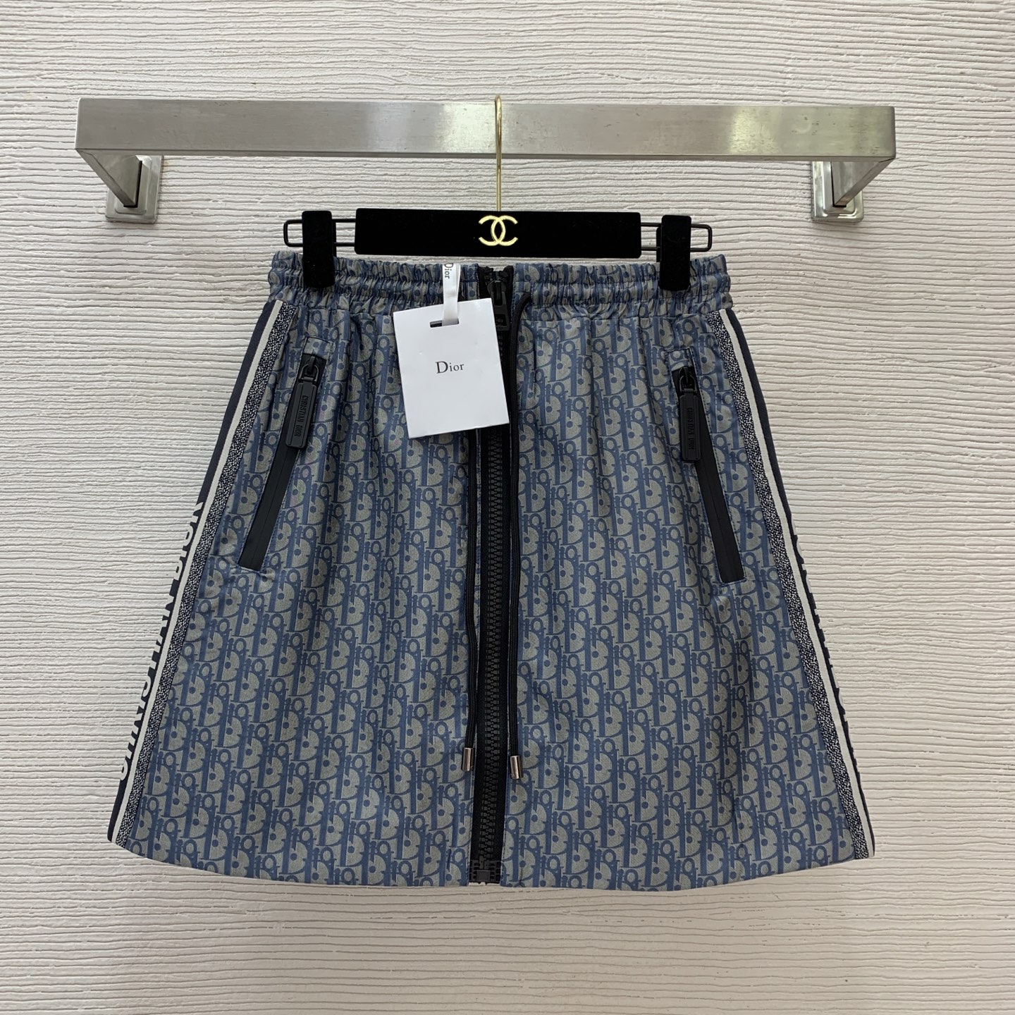 NO:459212,Model number D25081528 Dio* new D home custom-made classic presbyterian letter jacquard fabric!  Original letter logo with zipper design drawstring elastic waist A-line short skirt skirt!  Dark blue, light blue, (S size waist circumference 64~72 elastic, skirt length 42), dior, dior, skirt, alexander wang19860909款号D25081528 Dio*新款D家定制经典老花字母提花面料！原版字母logo前中拉链设计抽绳松紧腰A字短裙半身裙！深蓝、浅蓝、 （S码腰围64～72松紧,裙长42）,,dior,dior,skirts,alexander wang,Women's clothing