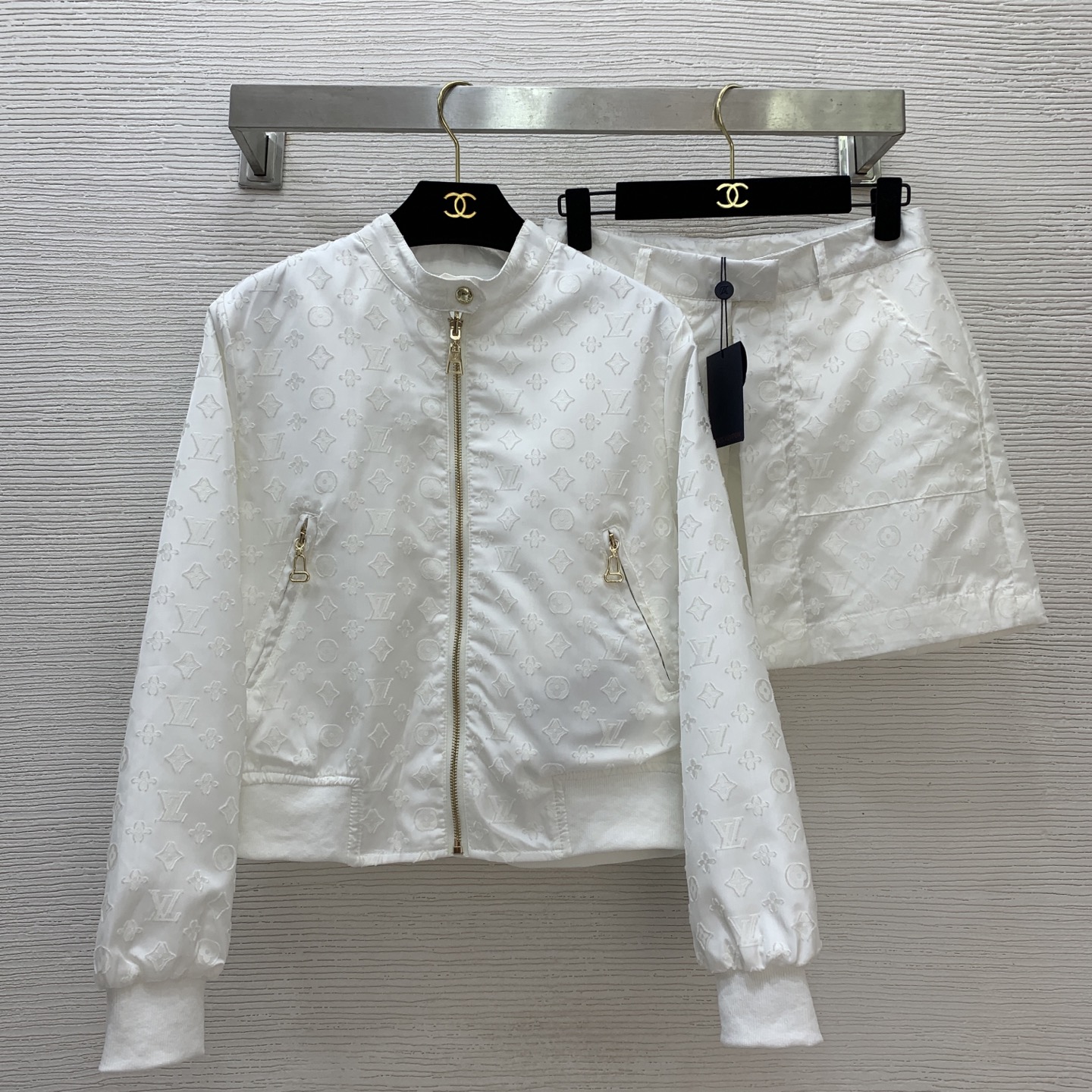 NO:460782,Model number D25081685 LOUIS*Doujia LV new style, double-sided wear design classic presbyterian jacquard fabric, original letter engraved logo hardware accessories zipper placket stand collar short long-sleeved jacket!  White, (M size shoulder width 39, bust 106, sleeve length 60, clothing length 54) coat hair,,louis vuitton,louis vuitton,louis vuitton,louis vuitton,louis vuitton,jackets & coats,jackets & coats,alexander wang19860909款号D25081685 LOUIS*驴家LV新款 双面穿设计经典老花提花面料、原版字母刻logo五金配件拉链门襟立领短款长袖夹克外套！白色,（M码肩宽39,胸围106,袖长60,衣长54）外套发,,louis vuitton,louis vuitton,louis vuitton,louis vuitton,jackets & coats,jackets & coats,alexander wang,Women's clothing