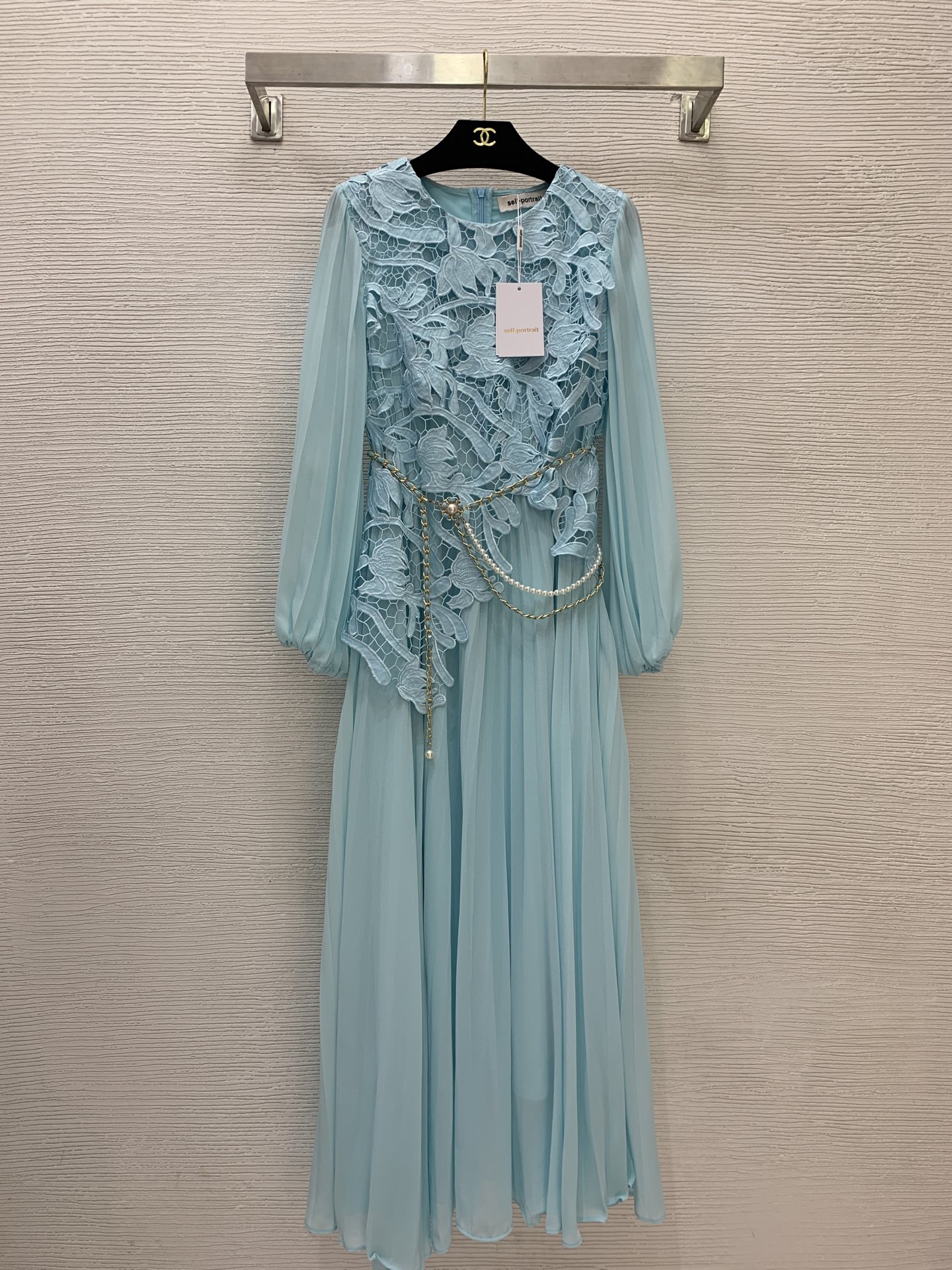 NO:463271,Model number G25081824 Self-portrai* new high-end custom water-soluble flower spliced ​​press-pleated skirt with a large hem waist-hugging and long-sleeved dress with waist chain!   (Size S shoulder width 37, bust 88, waist 68, sleeve length 58, skirt length 130) hair, skirt, skirt, alexander wang19860909款号G25081824 Self-portrai*新款 高端定制水溶花拼接压褶大裙摆收腰显瘦长袖连衣裙配有腰链！  （S码肩宽37,胸围88,腰围68,袖长58,裙长130）发,,skirts,alexander wang,Women's clothing