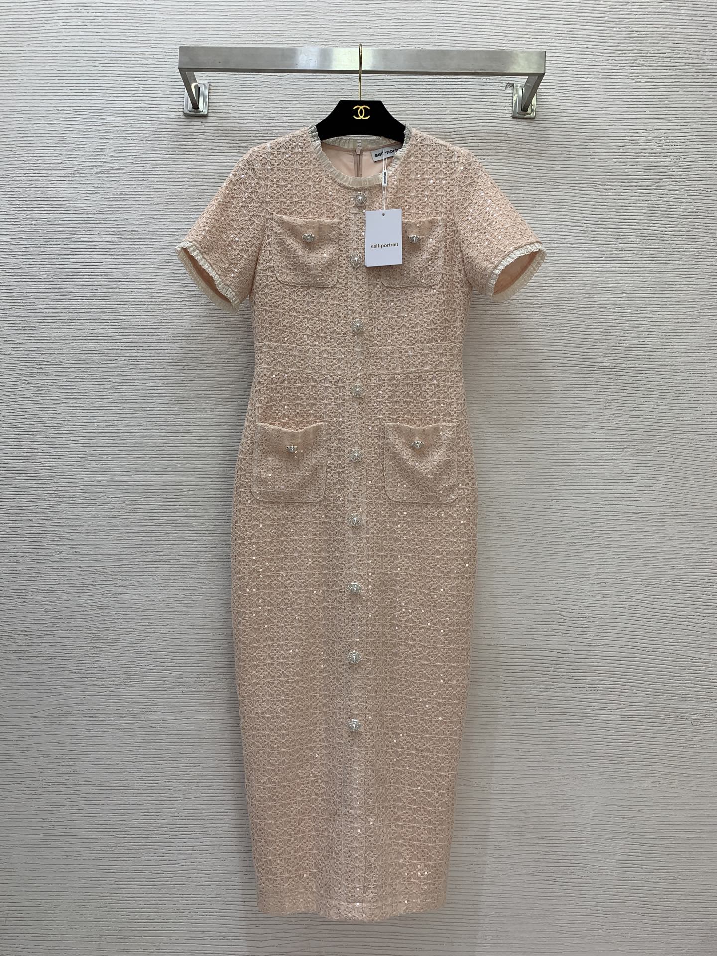 NO:466447,Model number G25082068 Self-portrai* new high-end custom high-end luxury pearl flower buckle decoration, lace lace splicing four-pocket slim short-sleeved hip-cover dress!  Light pink, black, (Size S bust 80~84, waist 68, hip 88, sleeve length 22, skirt length 120) hair, skirt, skirt, T-shirt, alexander wang19860909款号G25082068 Self-portrai*新款高端定制高级感奢华珍珠花扣装饰、蕾丝花边拼接四口袋修身显瘦短袖包臀连衣裙！浅粉、黑色、 （S码胸围80～84,腰围68,臀围88,袖长22,裙长120）发,,skirts,T-shirt,alexander wang,Women's clothing