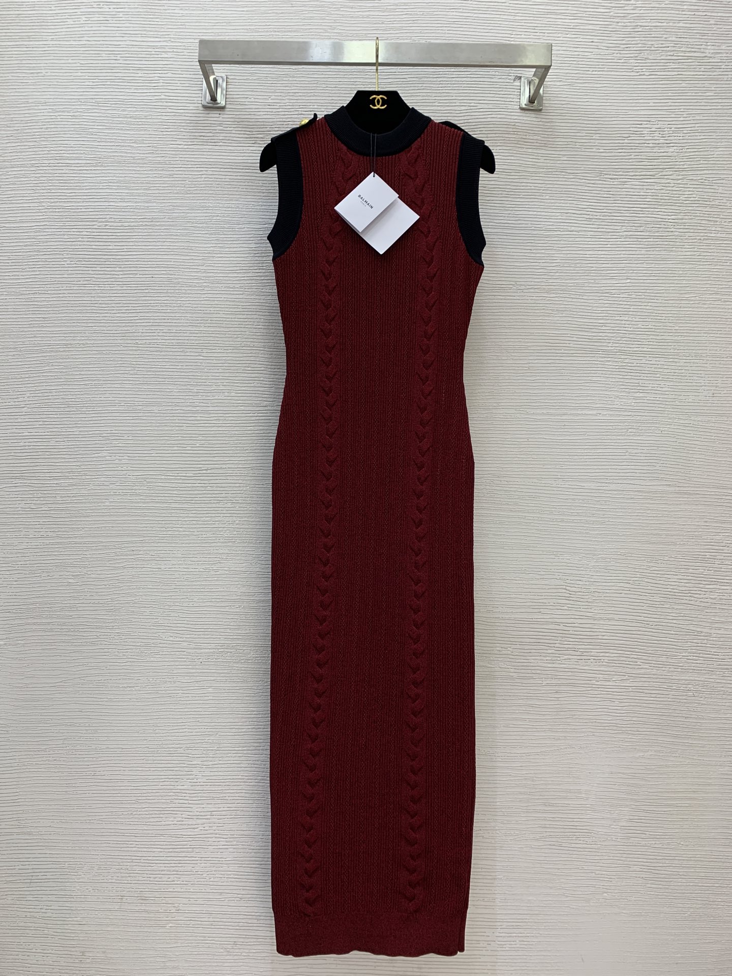 NO:466432,Model number D25082043 Balmai* new custom gold convex button eaves decoration, contrasting color spliced ​​twisted pattern slim fit and sleeveless vest bag dress long skirt!  Red, black, (M size bust 74, waist 64, hip 74, skirt length 132) hair, balmain, skirts, alexander wang19860909款号D25082043 Balmai*新款定制金色凸纽扣肩章装饰、撞色拼接麻花纹修身显瘦无袖背心包身连衣裙长裙！红色、黑色、 （M码胸围74,腰围64,臀围74,裙长132）发,,balmain,skirts,alexander wang,Women's clothing