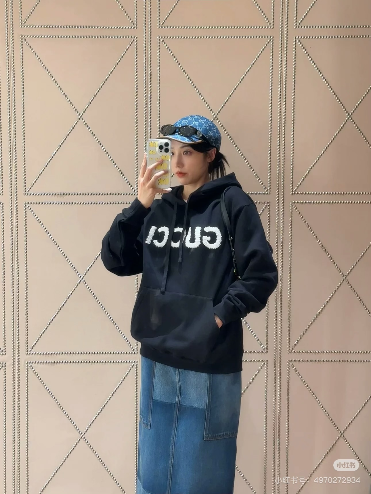 NO:468091,Model number G25082163 GUCC* newest model for men and women, high-end boutique products are available for new!  Customized high-quality high-quality terry terry pure cotton fabric, chest logo letter flocking process, fashionable and versatile loose pullover long-sleeved hooded sweatshirt!  Black, white, (M size shoulder width 57, bust 120, sleeve length 56, clothing length 67) hair, gucci, hoodie, sweatshirts, hats, alexander wang19860909款号G25082163 男女同款GUCC*新款 高端精品上新！定制优质高克重毛圈纯棉面料、胸前logo字母植绒工艺时尚百搭宽松套头长袖连帽卫衣！黑色、白色、 （M码肩宽57,胸围120,袖长56,衣长67）发,,gucci,hoodie,sweatshirts,hats,alexander wang,Women's clothing