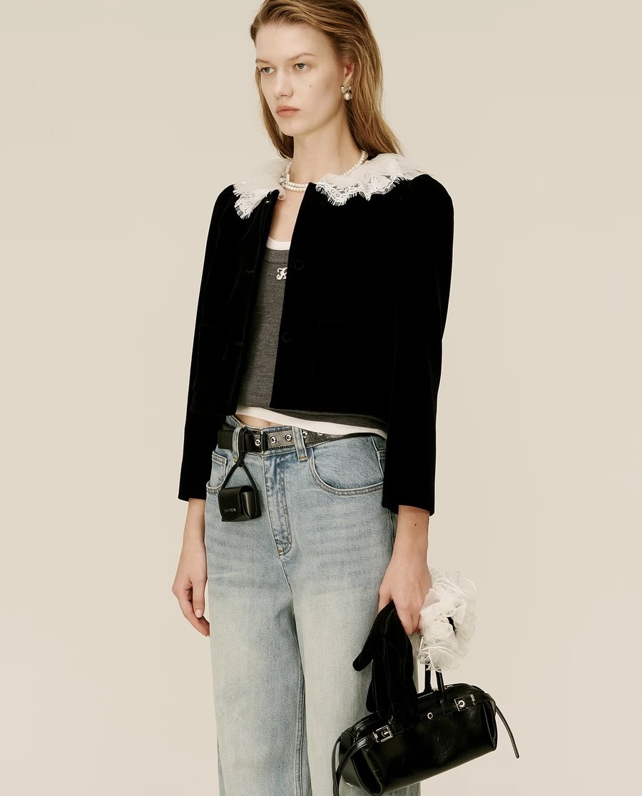 NO:468133,Model number G25082138 MiuMi* Miu Family New Exclusive Boutique Customization, Age-reducing Playful and High-end Sexy Lace Lace Collar Double Pocket Short Long Sleeve Velvet Jacket, Lace Collar Removable!  Black, (Size S bust 90, sleeve length 58, clothing length 47) hair, miumiu, jackets & coats, alexander wang19860909款号G25082138 MiuMi*缪家新款独家精品定制、千金大小姐减龄俏皮高级感闪耀亮片蕾丝花边领子双口袋短款长袖丝绒外套、蕾丝领可拆卸！黑色,（S码胸围90,袖长58,衣长47）发,,miumiu,jackets & coats,alexander wang,Women's clothing