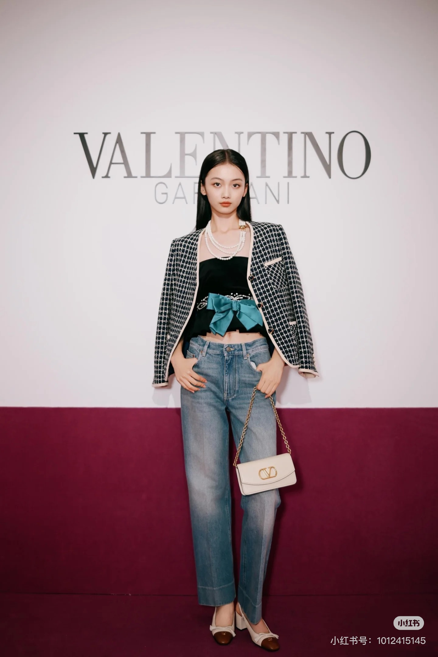 NO:471243,Model number G25082252 VALENTIN*O Warren Home New High-end Customized Button V-shaped Logo Contrast Color Vertical Checkered Fashionable Tweed Small Flavor V-neck Long Sleeve Jacket!  Navy blue, (Size S shoulder width 36 with shoulder pads, bust 88, sleeve length 57, clothing length 58) hair, valentino, valentino, jackets & coats, alexander wang19860909款号G25082252 VALENTIN*O华伦家新款 高端定制纽扣V字logo撞色包边格纹时尚气质粗花呢小香风V领长袖外套！藏蓝色, （S码肩宽36有垫肩,胸围88,袖长57,衣长58）发,,valentino,valentino,jackets & coats,alexander wang,Women's clothing