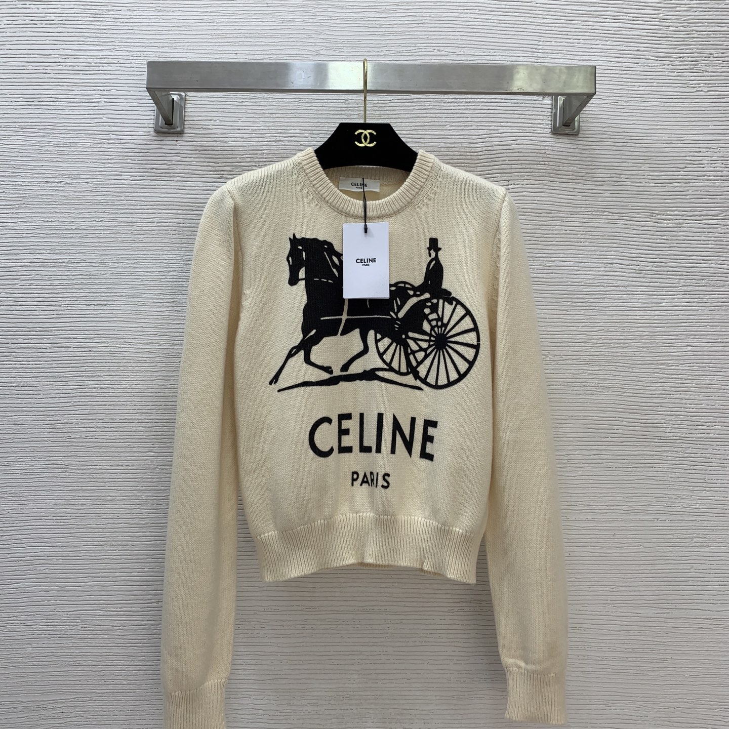 NO:475582,Model number G25082723 Celin* new high-end customization, chest letter logo character small car pattern print fashionable versatile pullover long-sleeved short sweater top!  Apricot color, black, (M size shoulder width 36, bust 90, sleeve length 62, clothing length 50), celine, alexander wang19860909款号G25082723 Celin*新款高端定制 胸前字母logo人物小洋车图案印花时尚百搭套头长袖短款针织衫上衣！杏色、黑色、（M码肩宽36,胸围90,袖长62,衣长50）,,celine,alexander wang,Women's clothing