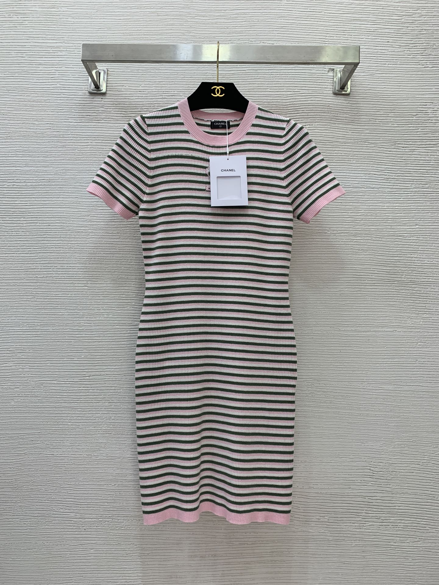 NO:475611,Model number G25082716 Chane* newest high-end custom glasses small person avatar contrasting stripes stretchy slim fit short-sleeved knitted dress!  Blue, pink, (M size bust 68, sleeve length 20, skirt length 83), chanel, skirt, T-shirt, alexander wang19860909款号G25082716 Chane*新款 高端定制眼镜小人头像撞色条纹弹力修身显瘦短袖针织连衣裙！蓝色、粉色、（M码胸围68,袖长20,裙长83）,,chanel,skirts,T-shirt,alexander wang,Women's clothing