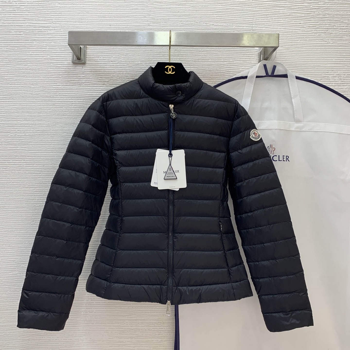 NO:477418,With dust bag model number G25082837 Moncle* official website new high-end custom original logo hardware accessories, filled with national standard 90 goose down; three-standard inner lining is complete with high-quality stand-alone collar design slim and thin down jacket!  Pink, black, apricot, 1-2-3-4 (2 size shoulder width 41, bust 94, sleeve length 61, clothing length 60), Moncler, jackets & coats, down jacket, alexander wang19860909配防尘袋款号G25082837 Moncle*蒙口官网新款上新高端定制原版logo五金配件、采用国标90鹅绒填充；内里三标齐全高质量立领设计修身显瘦轻薄羽绒服外套！粉色、黑色、杏色、1-2-3-4（2码肩宽41,胸围94,袖长61,衣长60）,,Moncler,jackets & coats,down jacket,alexander wang,Women's clothing