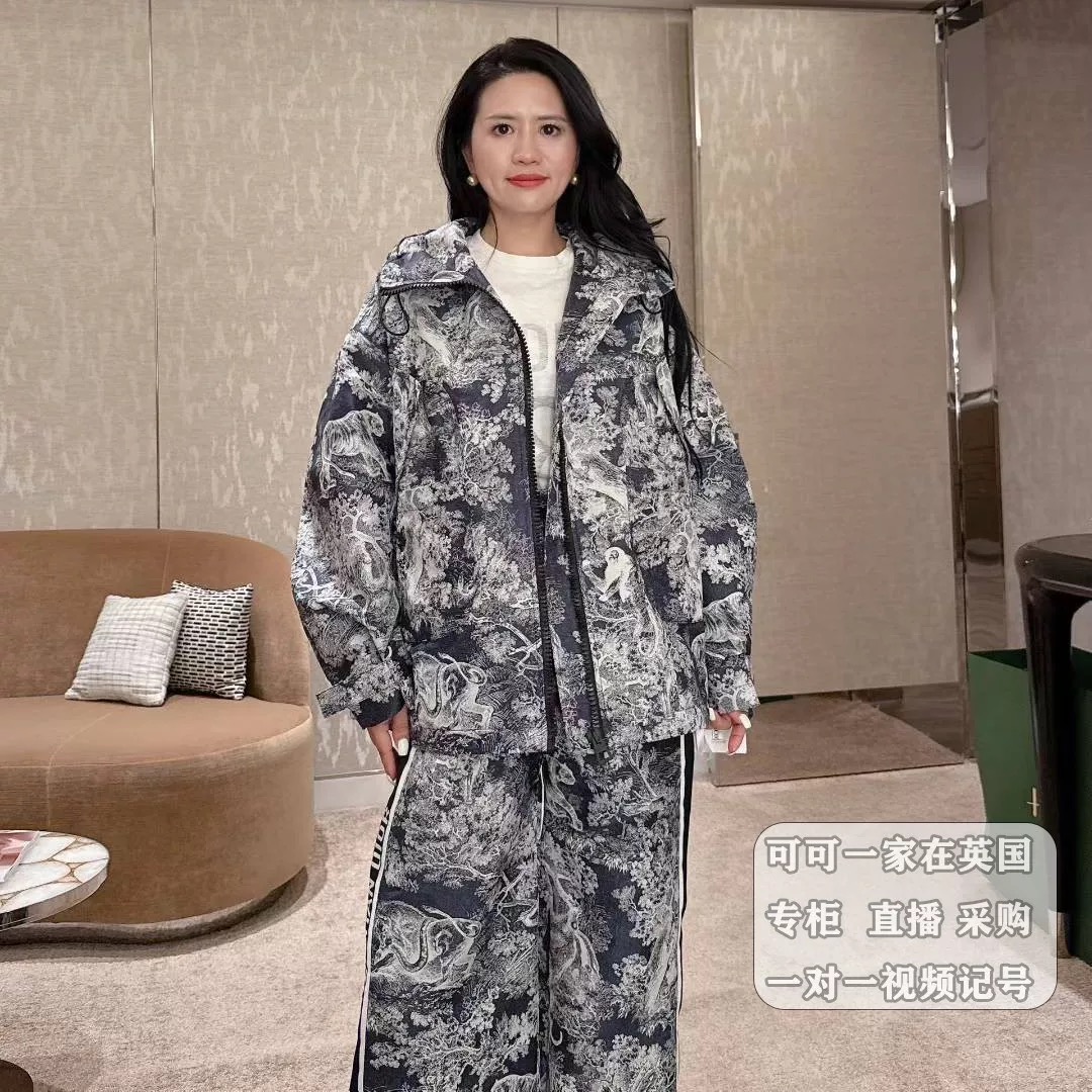 NO:473323,Model number D250825768 Dio* newest custom-made classic animal jacquard fabric, cuff Velcro hem drawstring design personalized fashionable loose hooded zipper jacket!  (M size shoulder width 47, bust 114, sleeve length 57, clothing length 69) jacket, dior, jackets & coats, jackets & coats, hats, alexander wang19860909款号D250825768 Dio*新款 定制经典动物丛林图案提花面料、袖口魔术贴下摆抽绳设计个性时髦宽松连帽拉链夹克外套！（M码肩宽47,胸围114,袖长57,衣长69）外套,,dior,jackets & coats,jackets & coats,hats,alexander wang,Women's clothing