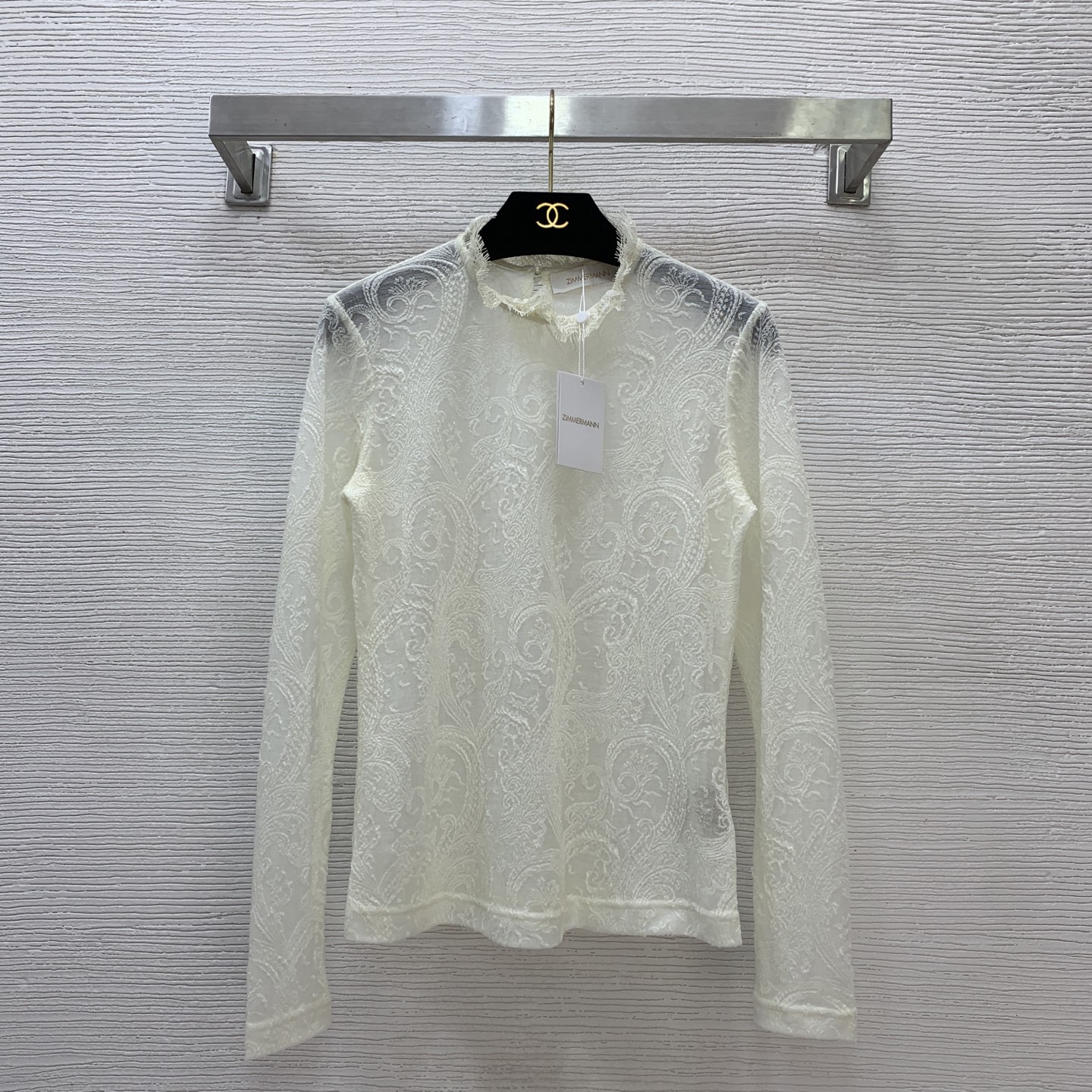 NO:483699,Model number G25090135 ZIMMERMA*N new model high-end custom retro pattern lace fabric, sexy lace collar with a slim fit and long-sleeved base shirt top!  Apricot, black, (Size S shoulder width 36, bust 84, sleeve length 57, clothing length 56) hair, alexander wang19860909款号G25090135 ZIMMERMA*N新款 高端定制复古花纹蕾丝面料、若隐若现透视性感花边领弹力修身显瘦长袖打底衫上衣！杏色、黑色、 （S码肩宽36,胸围84,袖长57,衣长56）发,,alexander wang,Women's clothing