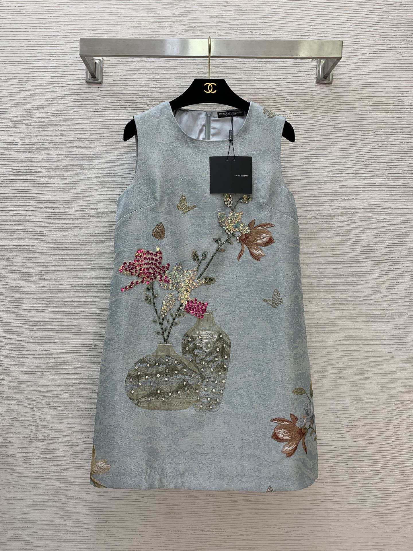 NO:483715,Model number G25090173 Dolce & Gabbana DG* new model, high-end custom jacquard fabric has a crisp and stylish finish!  High-end Heavy Industry Diamond Inlaid Bead Decorative Vase Ornament Pattern A-line Sleeveless Vest Skirt Banquet Dress!  (M size bust 90, skirt length 87), Dolce & Gabbana, skirts, alexander wang19860909款号G25090173 杜嘉班纳DG*新款 高端定制提花面料版型挺括有型！高级感重工镶钻钉珠装饰花瓶摆件图案A字版无袖背心裙宴会礼服连衣裙！ （M码胸围90,裙长87）,,Dolce&Gabbana,skirts,alexander wang,Women's clothing