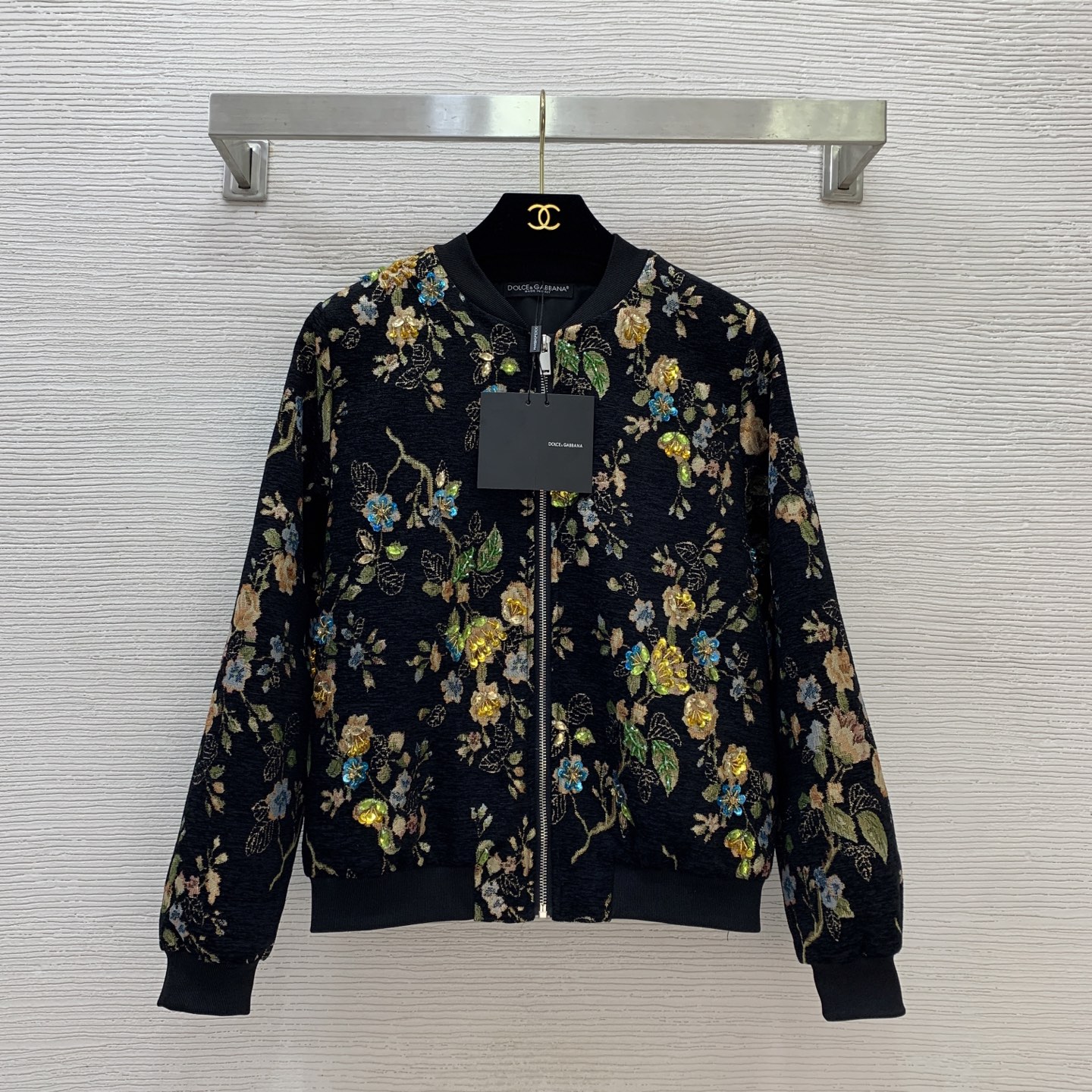 NO:483729,Model number D25090146 Dolce & Gabbana DG* new style new high-end custom Chenille fabric, front piece luxury heavy industry flower inlaid diamond beads decorative fashionable stand collar baseball uniform jacket jacket!  Black, (Size S shoulder width 38, bust 98, sleeve length 59, clothing length 57), Dolce & Gabbana, jackets & coats, jackets & coats, alexander wang19860909款号D25090146 杜嘉班纳DG*新款新款 高端定制雪尼尔绒面料、前片奢华重工花朵镶钻钉珠装饰时尚立领棒球服夹克外套！黑色,（S码肩宽38,胸围98,袖长59,衣长57）,,Dolce&Gabbana,jackets & coats,jackets & coats,alexander wang,Women's clothing
