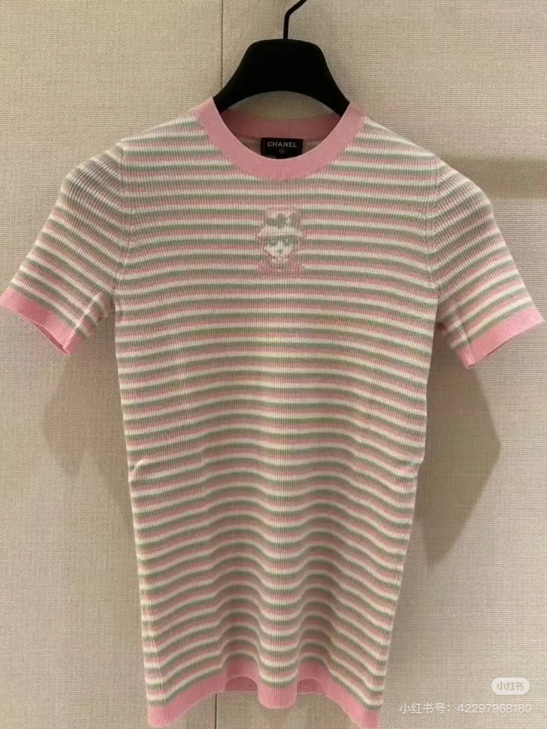 NO:475606,Model number G25082715 Chane* newest high-end custom glasses small person avatar contrasting stripes stretchy slim fit short-sleeved sweater top!  Blue, pink, (M size bust 68, sleeve length 20, clothing length 53) hair, chanel, T-shirt, alexander wang19860909款号G25082715 Chane*新款 高端定制眼镜小人头像撞色条纹弹力修身显瘦短袖针织衫上衣！蓝色、粉色、（M码胸围68,袖长20,衣长53）发,,chanel,T-shirt,alexander wang,Women's clothing