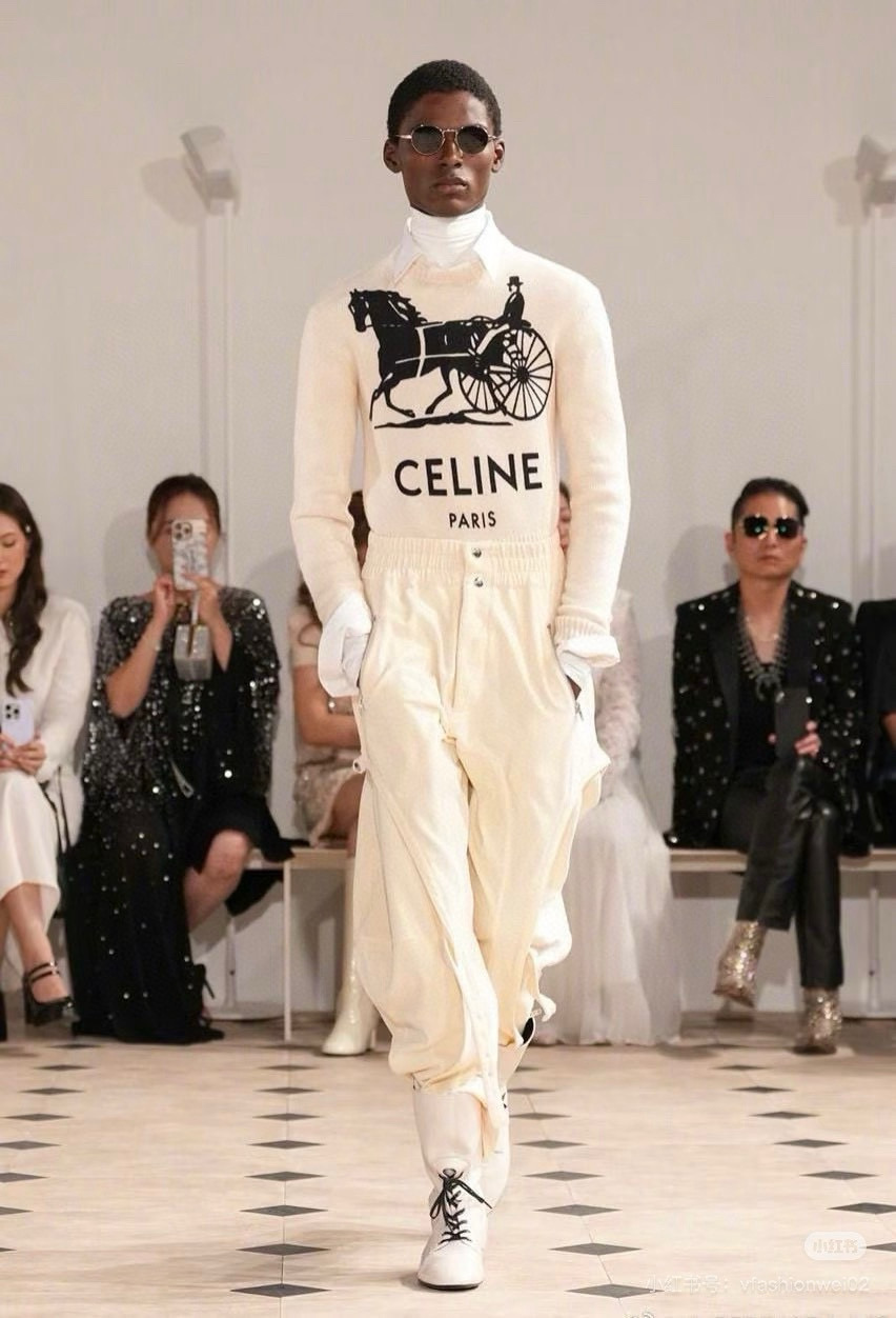 NO:475588,Model number G25082723 Celin* new high-end customization, chest letter logo character small car pattern print fashionable versatile pullover long-sleeved short sweater top!  Apricot, black, (M size shoulder width 36, bust 90, sleeve length 62, clothing length 50) hair 1, celine, alexander wang19860909款号G25082723 Celin*新款高端定制 胸前字母logo人物小洋车图案印花时尚百搭套头长袖短款针织衫上衣！杏色、黑色、（M码肩宽36,胸围90,袖长62,衣长50）发1,,celine,alexander wang,Women's clothing