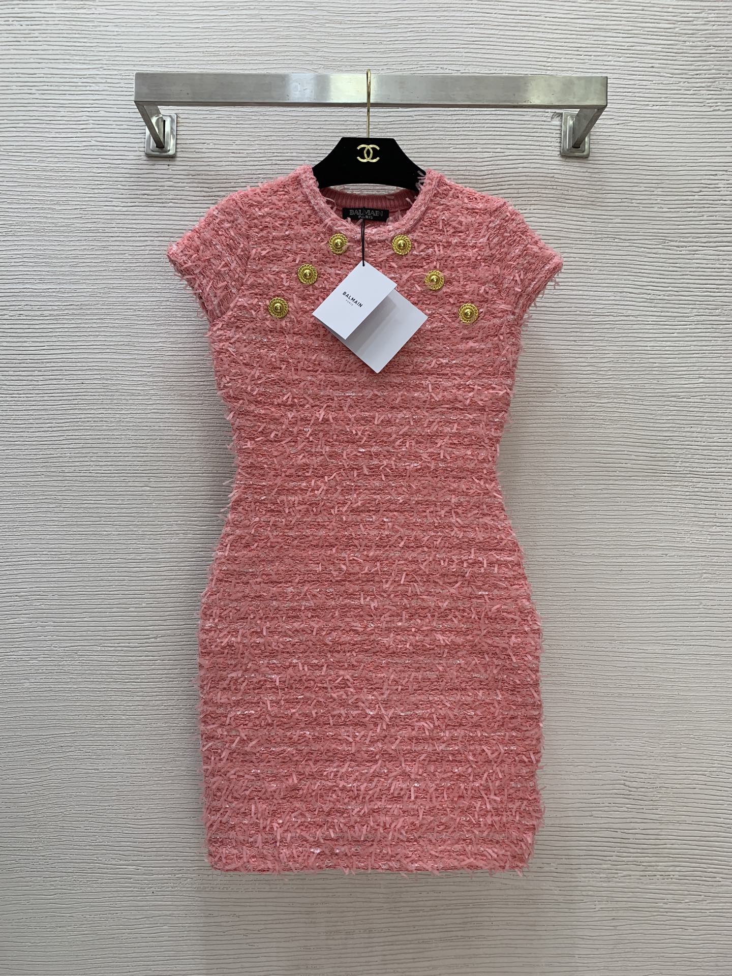 NO:484475,Model number D25090235 Balmai*Barman new style, elegant and famous socialite style round neck gold buckle decoration, slim and slim hip short-sleeved knitted dress!  (M size bust 80~84, waist 66, sleeve length 11, skirt length 80), balmain, skirt, T-shirt, alexander wang19860909款号D25090235 Balmai*巴曼新款 气质名媛风圆领金扣装饰修身显瘦包臀短袖针织连衣裙！ （M码胸围80～84,腰围66,袖长11,裙长80）,,balmain,skirts,T-shirt,alexander wang,Women's clothing