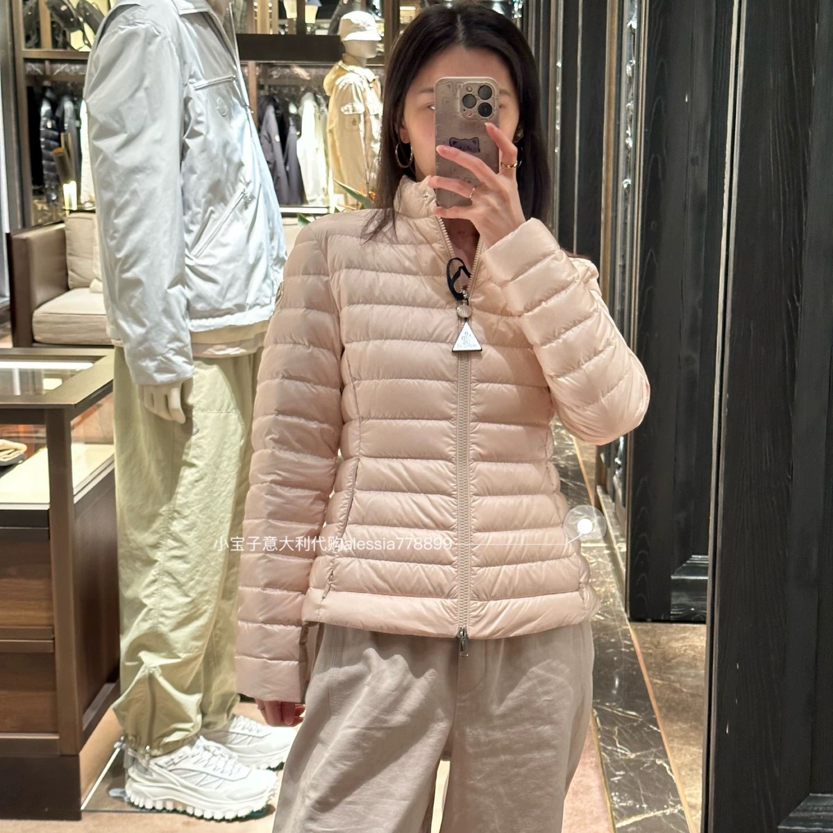 NO:477425,Model number G25082837 Moncle* official website new high-end custom original logo hardware accessories, filled with national standard 90 goose down; three-standard inner lining is complete with high-quality stand-up collar design, slim and thin down jacket!  Pink, black, apricot, 1-2-3-4 (2 size shoulder width 41, bust 94, sleeve length 61, clothing length 60), Moncler, jackets & coats, down jacket, alexander wang19860909款号G25082837 Moncle*蒙口官网新款上新高端定制原版logo五金配件、采用国标90鹅绒填充；内里三标齐全高质量立领设计修身显瘦轻薄羽绒服外套！粉色、黑色、杏色、1-2-3-4（2码肩宽41,胸围94,袖长61,衣长60）,,Moncler,jackets & coats,down jacket,alexander wang,Women's clothing