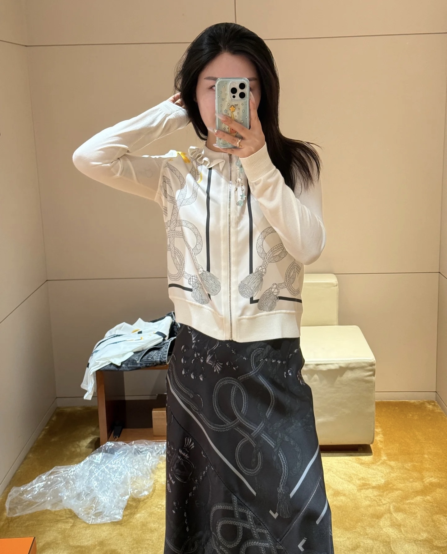 NO:483678,Model number G25090154 Hermè* new high-end custom AB fabric front piece 19 Mmí silk twill spliced ​​back piece wool blend knitted fabric, hemp rope pattern printed earrings spliced ​​stand collar long sleeve zipper cardigan small jacket top!  Green, apricot, black, (M size shoulder width 38, bust 102, sleeve length 63, clothing length 56) hair, hermes, jackets & coats, real silk, alexander wang19860909款号G25090154 Hermè*新款 高端定制AB面料前片19姆米真丝斜纹绸拼接后片羊毛混纺针织面料、麻绳图案印花木耳边拼接立领长袖拉链开衫小外套上衣！绿色、杏色、黑色,（M码肩宽38,胸围102,袖长63,衣长56）发,,hermes,jackets & coats,real silk,alexander wang,Women's clothing