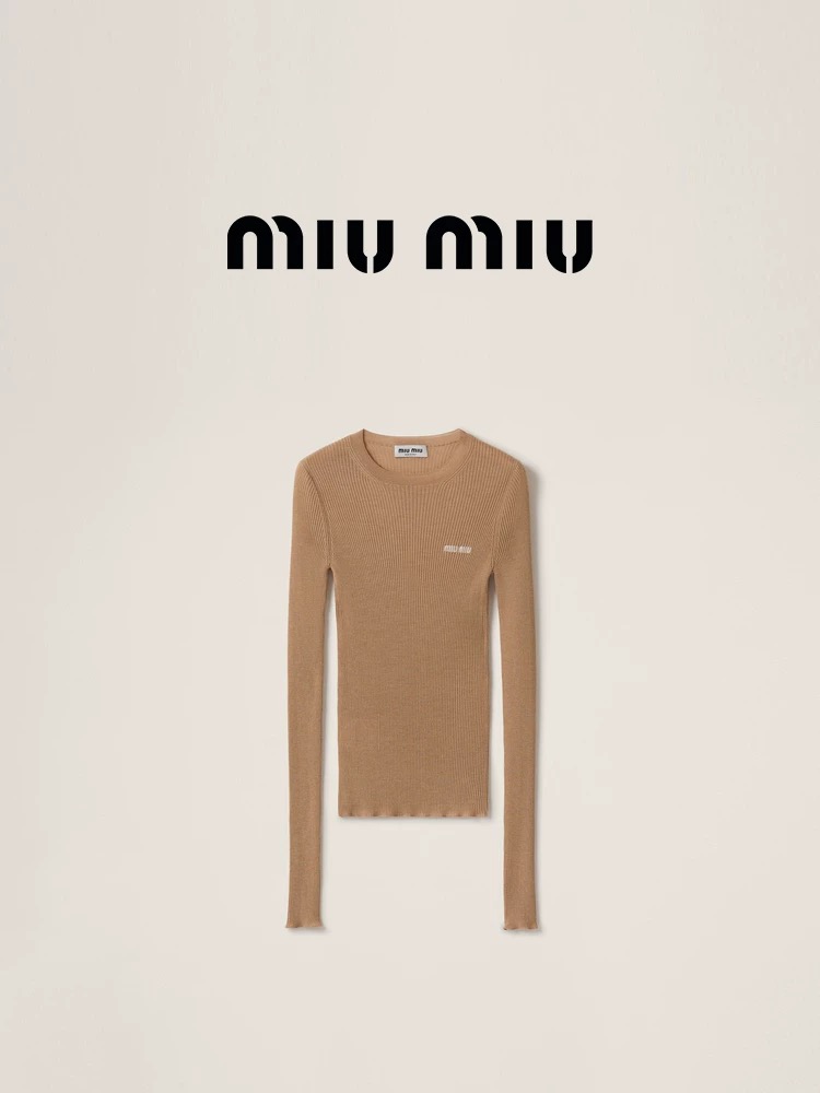NO:484461,Model number D25090137 MiuMi's new style, letter logo on the chest, super elastic slim and slim long-sleeved sweater base shirt top!  Flower khaki, off-white, black, (M size bust 62, sleeve length 60, 55) hair, miumiu, alexander wang19860909款号D25090137 MiuMi缪家新款 胸前字母logo徽标超弹力修身显瘦长袖针织衫打底衫上衣！花卡其、米白色、黑色、（M码胸围62,袖长60,衣长55）发,,miumiu,alexander wang,Women's clothing