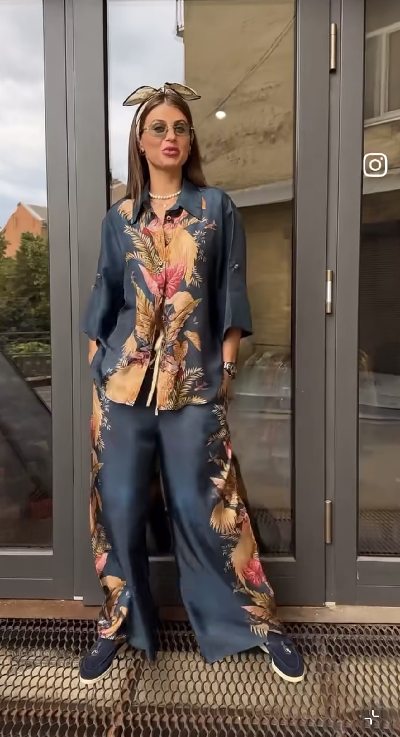 NO:484470,Model number D25090219 ZIMMERMA*N High-end custom cotton and linen fabrics are breathable and comfortable!  Tropical plant fashion printed two-piece set!  Loose mid-length buttoned lapel long sleeve shirt with elastic waist loose wide-leg pants!  1.2.3.4/SMLXL (2 size shoulder width 47, bust 120, sleeve length 41, clothing length 73; waist 68 elastic, hip 106, pants length 108) hair, alexander wang19860909款号D25090219 ZIMMERMA*N 兹默曼澳洲品牌高端定制棉麻面料透气舒适！热带植物时尚印花两件套装！宽松中长款系扣翻领长袖衬衣松紧腰宽松阔腿裤长裤！1.2.3.4/SMLXL（2码肩宽47,胸围120,袖长41,衣长73；腰围68松紧,臀围106,裤长108）发,,alexander wang,Women's clothing