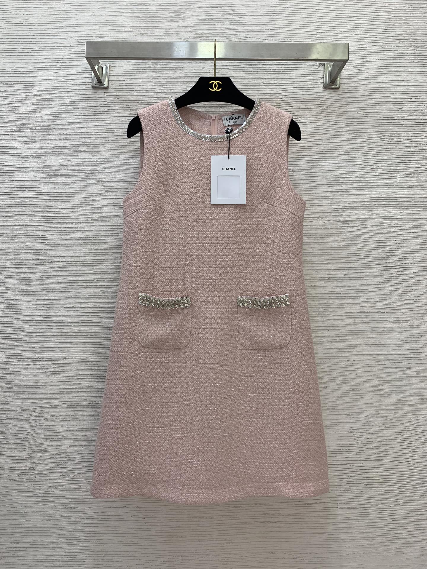 NO:489345,Model number G25090618 Chane* new style, elegant small fragrance style heavy industry bead piece diamond-inlaid decoration, small A-style slim sleeveless vest dress!  Pink, gray, (Size S shoulder width 35, bust 88, skirt length 87) hair, chanel, skirts, alexander wang19860909款号G25090618 Chane*新款 气质小香风重工珠片镶钻装饰、小A版型修身显瘦无袖背心连衣裙！粉色、灰色、 （S码肩宽35,胸围88,裙长87）发,,chanel,skirts,alexander wang,Women's clothing