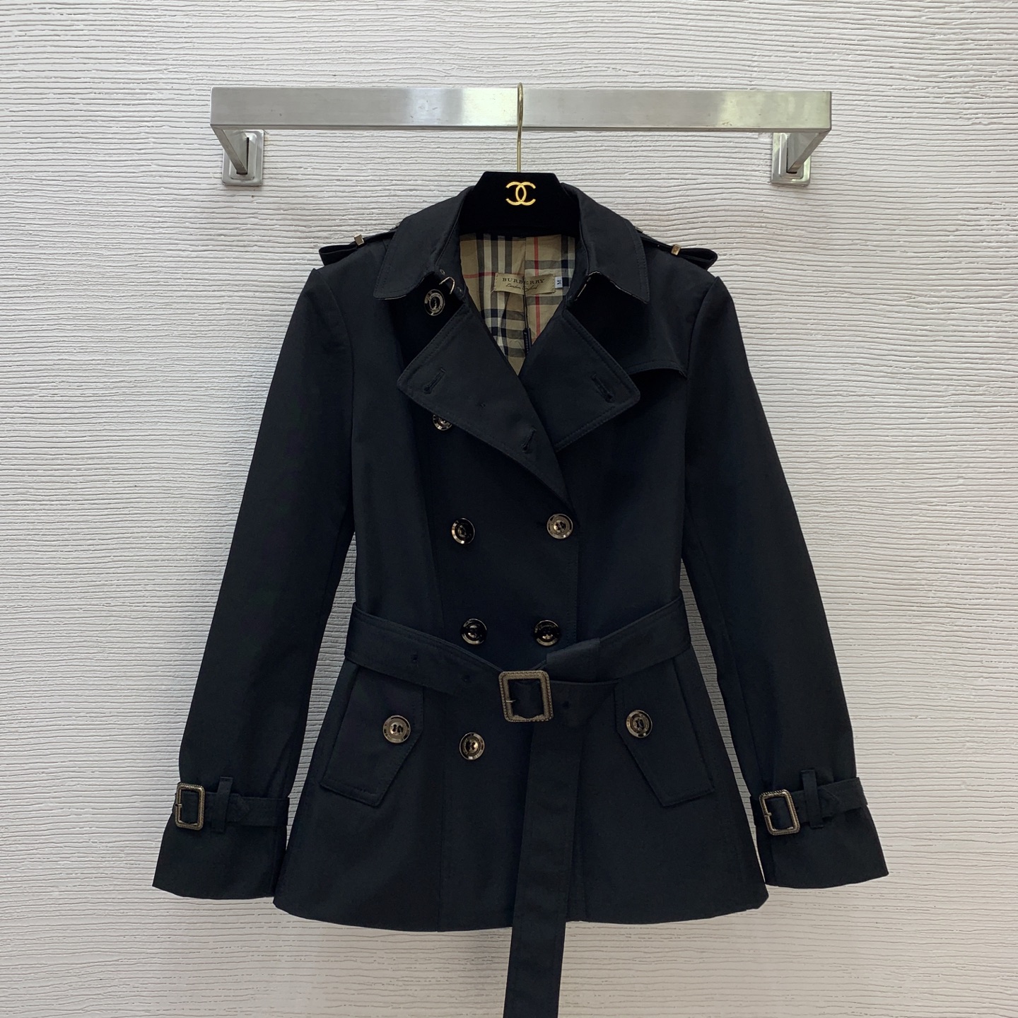 NO:496448,Model number D25091053 BURBERR* newest B-home custom classic plaid lining original letter logo button double-breasted trouser short slim trench coat!  Khaki, black, (L size shoulder width 37, bust 94, sleeve length 56, clothing length 66) hair, burberry, jackets & coats, alexander wang19860909款号D25091053 BURBERR*新款 B家定制经典格纹里布原版字母logo纽扣双排扣束腰短款修身显瘦风衣外套！卡其色、黑色、 （L码肩宽37,胸围94,袖长56,衣长66）发,,burberry,jackets & coats,alexander wang,Women's clothing