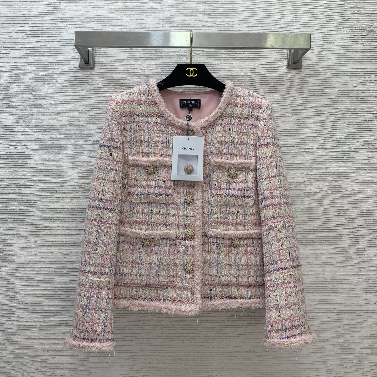 NO:496430,Model number G25091025 CHANE*L new high-end customization, sweet temperament, pink and tender mixed color thick tweed sequin gold wire braid, four-pocket round neck short long-sleeved small fragrant jacket!  (M size shoulder width 38 with shoulder pads, bust 94, sleeve length 58, clothing length 55) hair, chanel, jackets & coats, alexander wang19860909款号G25091025 CHANE*L新款高端定制、气质甜美粉嫩混色粗花呢亮片金丝线编织、四口袋圆领短款长袖小香风外套！ （M码肩宽38有垫肩,胸围94,袖长58,衣长55）发,,chanel,jackets & coats,alexander wang,Women's clothing
