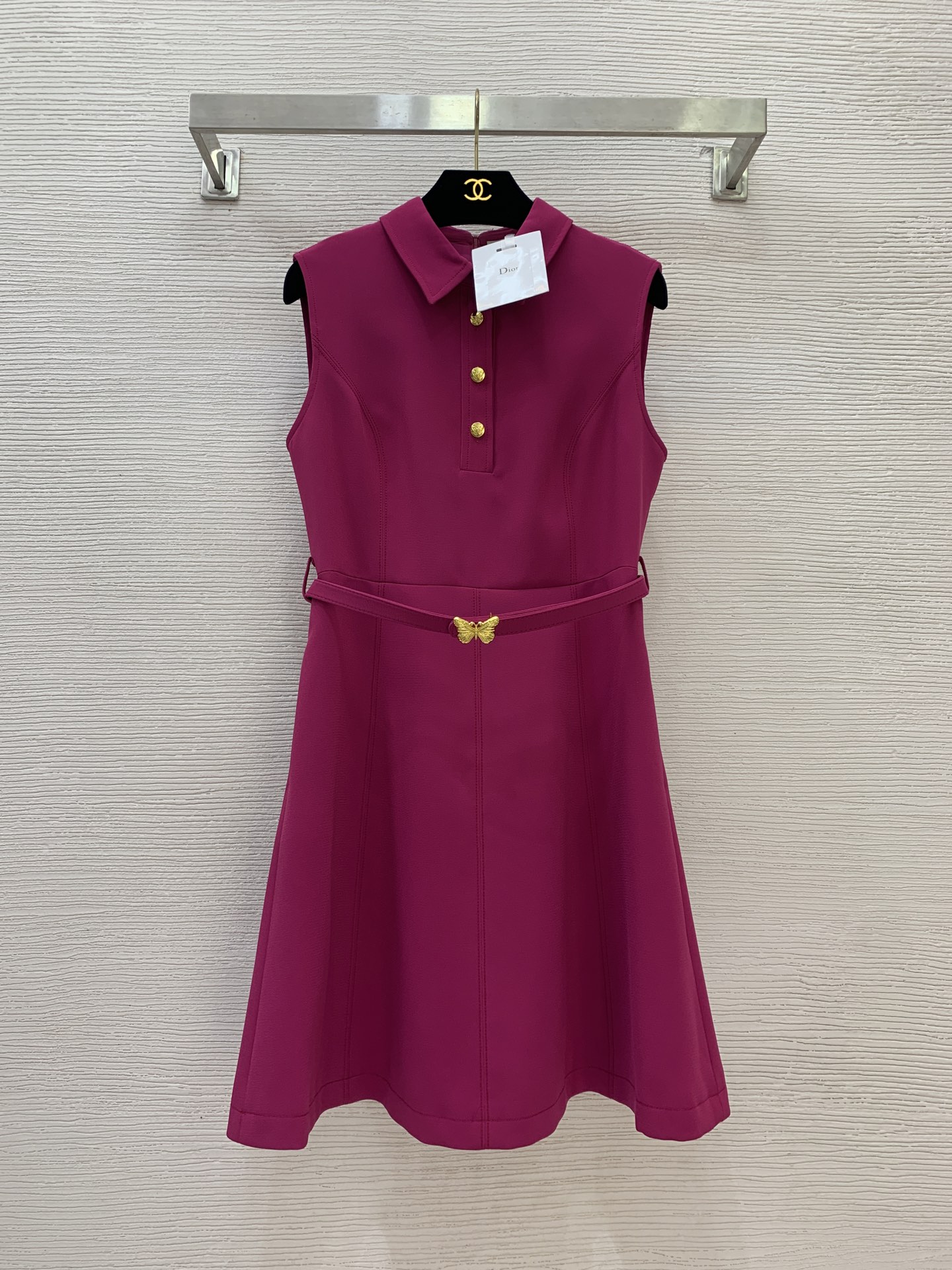 NO:500813,Model number G25091476 Dio* new high-end custom fabric, butterfly gold buttoned half-breasted lapel waist-hugging slim and sleeveless dress with a belt!  Rose red, black, (Size S shoulder width 35, bust 84, waist 70, skirt length 87) hair, dior, skirt 80, alexander wang19860909款号G25091476 Dio*新款高端定制面料、蝴蝶金扣子半排扣翻领收腰显瘦大摆无袖连衣裙配有腰带！玫红色、黑色、 （S码肩宽35,胸围84,腰围70,裙长87）发,,dior,skirts,alexander wang,Women's clothing