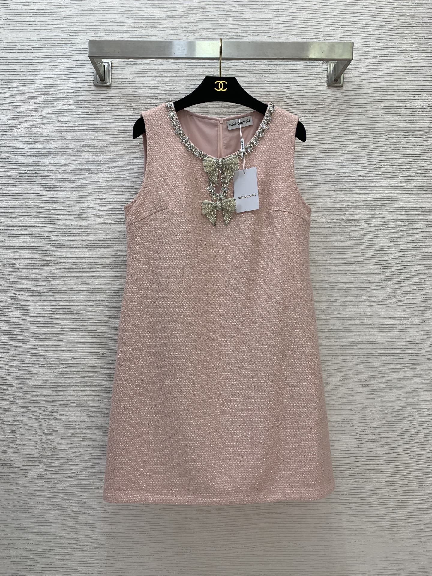 NO:496423,Model number G25091052 Self-portrai* new SP home new model high-end custom bow brooch decoration, heavy industry diamond-inlaid bead neckline slim fit and slim small A-version sleeveless vest rough-spoken dress!  Pink, navy blue, (M size shoulder width 37, bust 90, skirt length 88), skirts, brooch, breastpin, alexander wang19860909款号G25091052 Self-portrai*新款SP家新款 高端定制蝴蝶结胸针装饰、重工镶钻钉珠领口修身显瘦小A版无袖背心粗纺连衣裙！粉色、藏蓝色、 （M码肩宽37,胸围90,裙长88）,,skirts,brooch，breastpin,alexander wang,Women's clothing