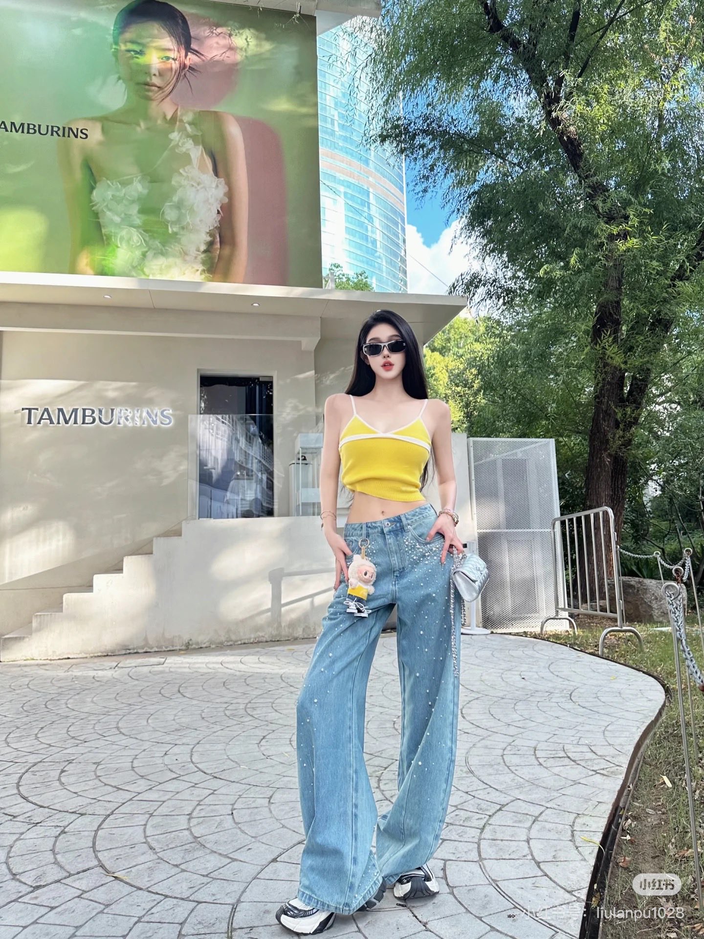 NO:489319,Model number G25090674 Alexander Wan* Wangjia new model high-end custom made old washing cotton fabric, heavy industry nail pearl high temperature hot diamond blingbling blingbling shine high-end loose versatile scimitar wide-leg jeans!  Light blue, (M size waist 72, trousers length 109 fabric without elasticity) hair, alexander wang, jeans, alexander wang19860909款号G25090674 Alexander Wan*大王家新款 高端定制做旧洗水棉面料、重工钉珍珠高温烫钻blingbling闪耀高级宽松百搭弯刀阔腿牛仔裤！浅蓝色,（M码腰围72,裤长109面料无弹力）发,,alexander wang,jeans,alexander wang,Women's clothing