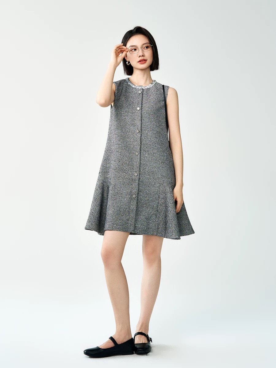 NO:494809,Model number G25090954 CHANE* new autumn and winter style high-end customized fine shiny woven coarse fabric, temperament small fragrance style heavy industry bead sheet neckline decorative ruffled splicing skirt hem makes it look slim and sleeveless layered dress!  Beige, gray, (M size shoulder width 36, bust 92, skirt length 87) hair, chanel, skirts, alexander wang19860909款号G25090954 CHANE*秋冬新款 高端定制细闪亮片编织粗纺面料、气质小香风重工珠片领口装饰荷叶边拼接裙摆修身显瘦无袖叠穿连衣裙！米色、灰色、 （M码肩宽36,胸围92,裙长87）发,,chanel,skirts,alexander wang,Women's clothing