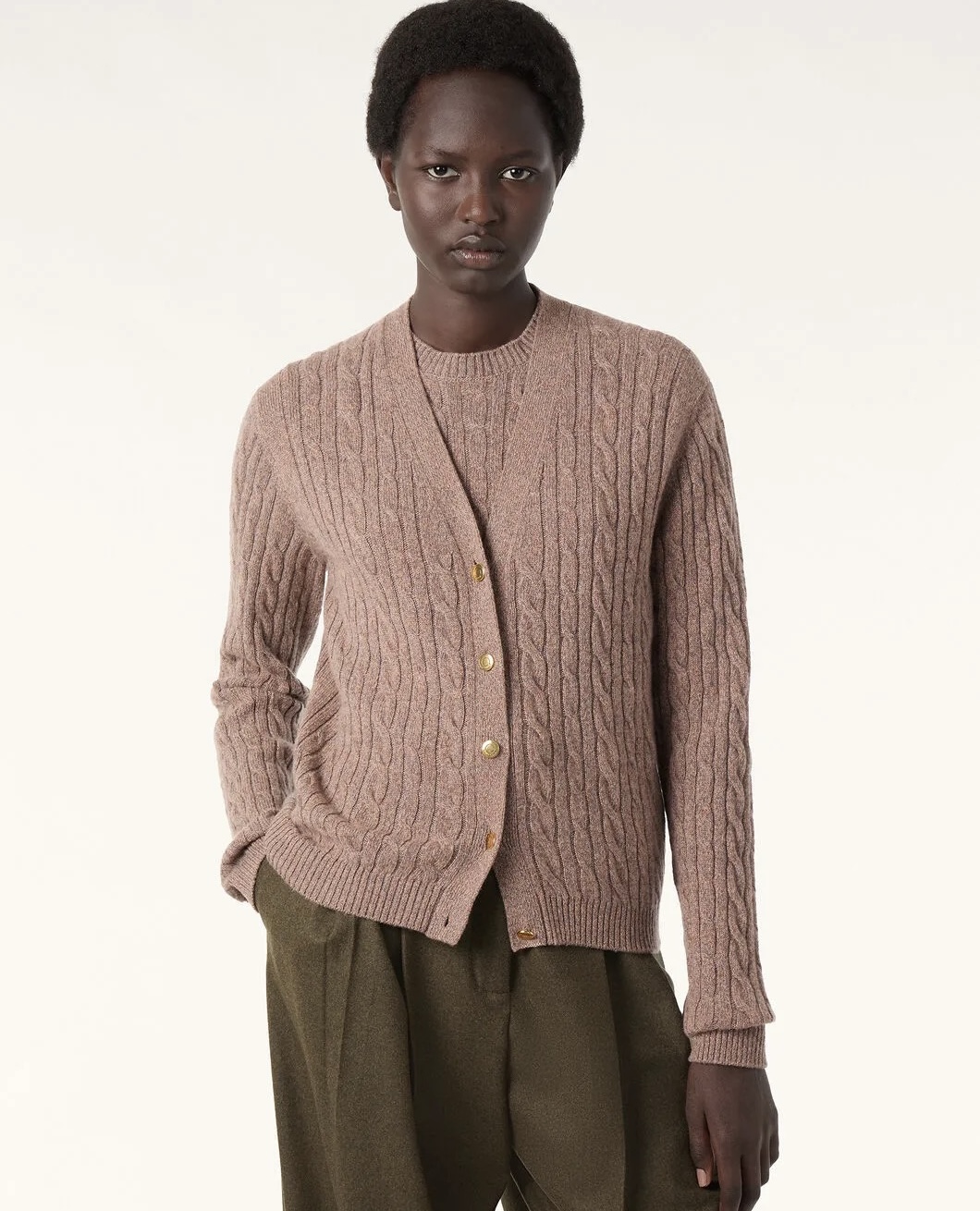 NO:496418,Model number G25091045 Loro Pian*a new model high-end custom original logo letter gold buttons twisted knitted buttons V-neck short long-sleeved knitted cardigan wool top!  Purple, green, brick powder, (M size shoulder width 38, bust 88, sleeve length 60, clothing length 52) hair, loro piano, alexander wang19860909款号G25091045 Loro Pian*a新款 高端定制原版logo字母金扣子麻花纹编织系扣V领短款长袖针织开衫羊毛上衣！紫色、绿色、砖粉、（M码肩宽38,胸围88,袖长60,衣长52）发,,loro piana,alexander wang,Women's clothing