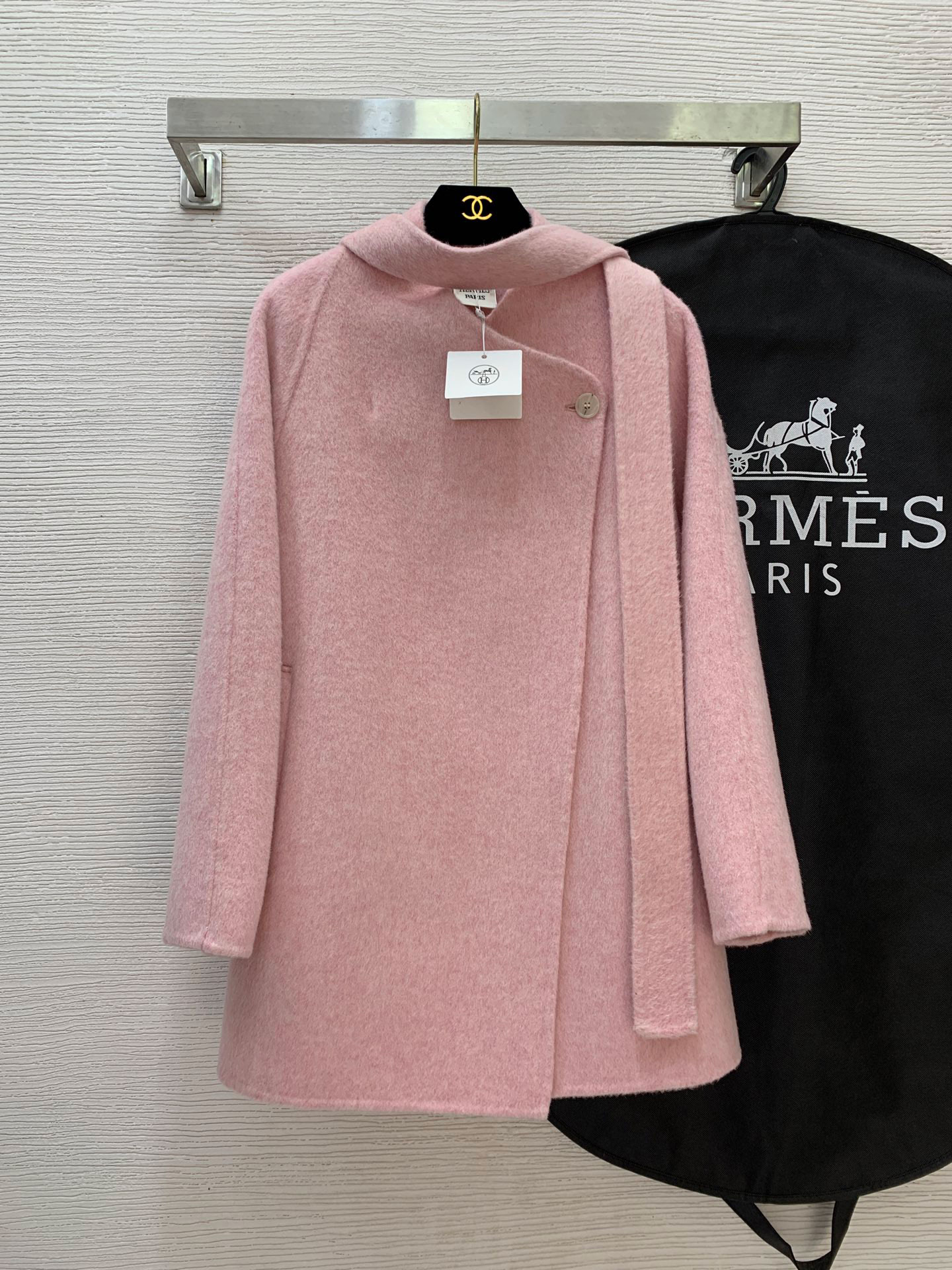 NO:500819,Model number G25091468 Hermè* new exclusive high-end custom Australian double-sided wool fabric!  A buckle-opened side loose placket with a small wool coat coat with a belt!  【Price does not include dust bag】Beige, pink, purple, carbon black, (S-size bust 120, rotator sleeve length 65, total length 81) hair, hermes, jackets & coats, alexander wang19860909款号G25091468 Hermè*新款独家高端定制澳洲双面羊毛呢面料！侧开一粒扣门襟宽松版小个子羊毛大衣外套配有腰带！【价格不含防尘袋】米白色、粉色、紫色、碳黑色、（S码胸围120,连肩袖长65,总长81）发,,hermes,jackets & coats,alexander wang,Women's clothing