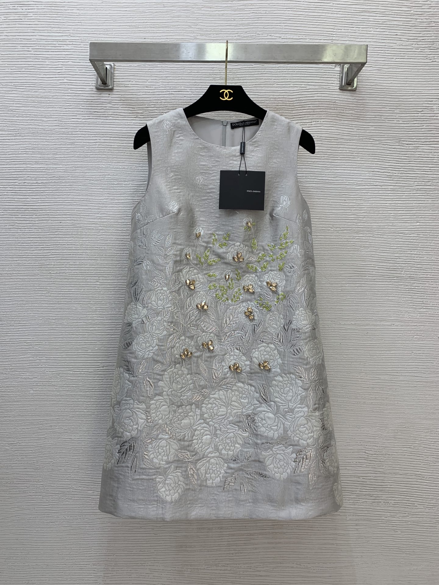 NO:502683,Model number G25091684 Dolce & Gabbana DG* new high-end custom pattern jacquard fabric has a crisp and stylish finish!  Heavy industry diamond-inlaid beads and decorate small A-version banquet dress with sleeveless vest dress!  (Size S bust 86, skirt length 87) hair, Dolce & Gabbana, skirts, alexander wang19860909款号G25091684 杜嘉班纳DG*新款高端定制花纹提花面料版型挺括有型！重工镶钻钉珠装饰小A版宴会礼服裙无袖背心连衣裙！（S码胸围86,裙长87）发,,Dolce&Gabbana,skirts,alexander wang,Women's clothing