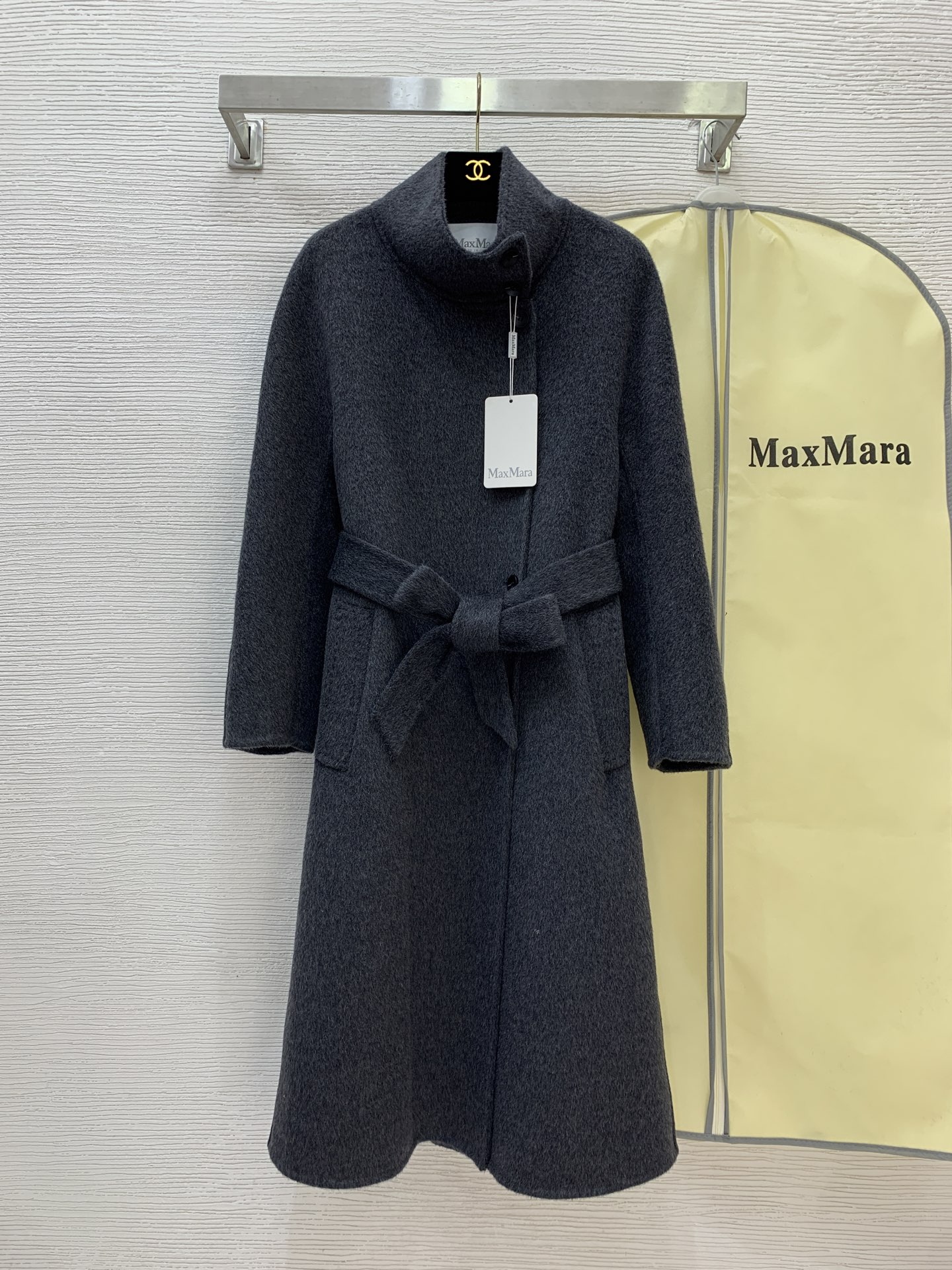 NO:503386,With dust bag model number G25091782 MaxMar* new M home high-end custom double-sided wool high-quality fabric!  Side-breasted placket paired with belt, waist-closed waist, long wool coat, free dust bag!  Ony white, dark gray, (Size S bust 104, rotator sleeve length 66, clothes length 108) hair, jackets & coats, alexander wang19860909配防尘袋款号G25091782 MaxMar*新款M家高端定制双面羊毛呢优质面料！侧排扣门襟搭配腰带收腰显瘦长款毛呢大衣外套赠送防尘袋！米白色、深灰色、（S码胸围104,连肩袖长66,衣长108）发,,jackets & coats,alexander wang,Women's clothing