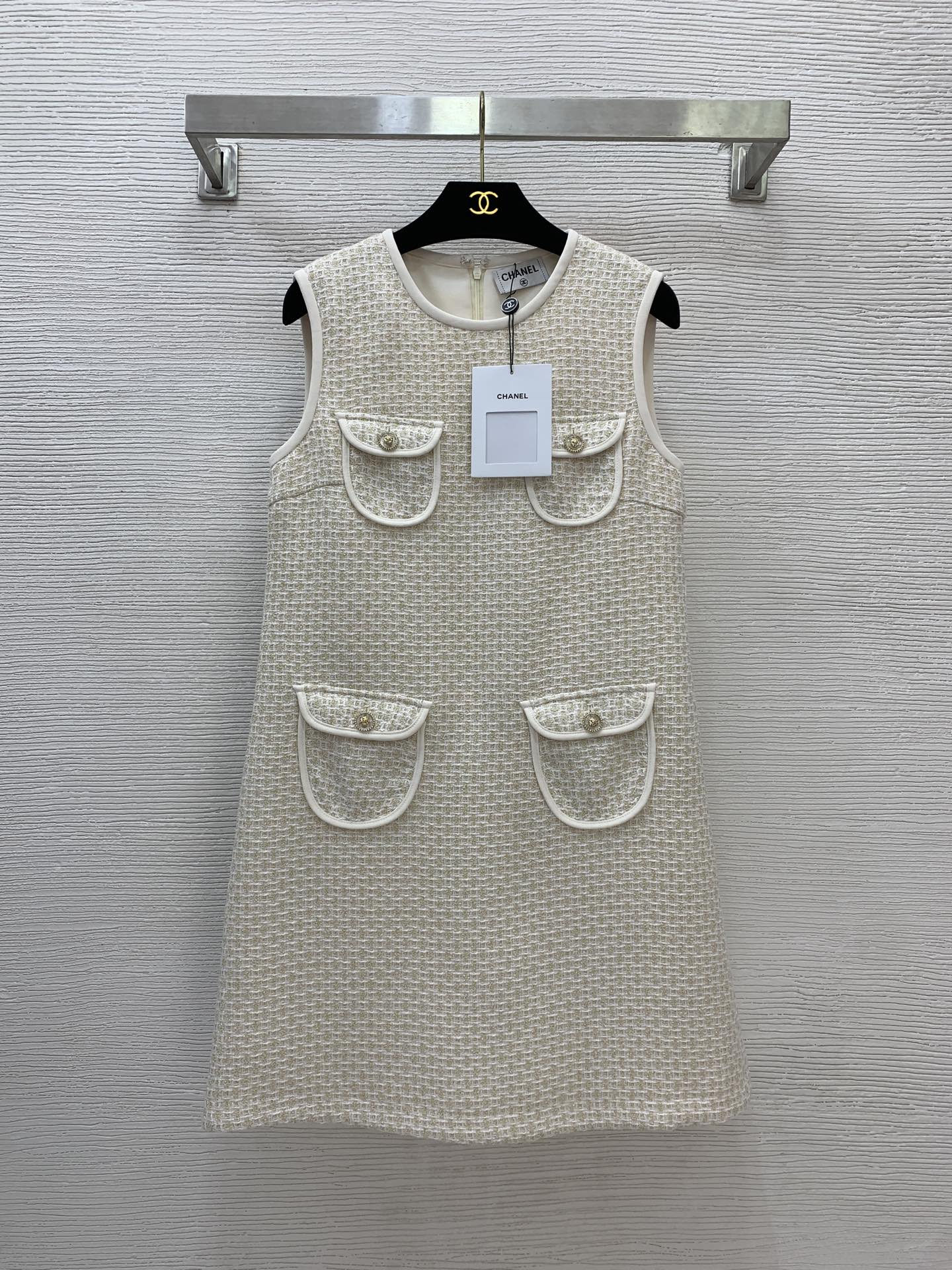 NO:503393,Model number G25091738 Chane* new autumn and winter style, high-end customized fine plaid braided fabric, small A-shaped four-pocket slim fit and sleeveless vest dress!  Apricot, pink, (Size S shoulder width 35, bust 88, skirt length 86) hair, chanel, skirt, alexander wang19860909款号G25091738 Chane*秋冬新款 高端定制细格纹编织面料、小A版型四口袋修身显瘦无袖背心连衣裙！杏色、粉色、 （S码肩宽35,胸围88,裙长86）发,,chanel,skirts,alexander wang,Women's clothing