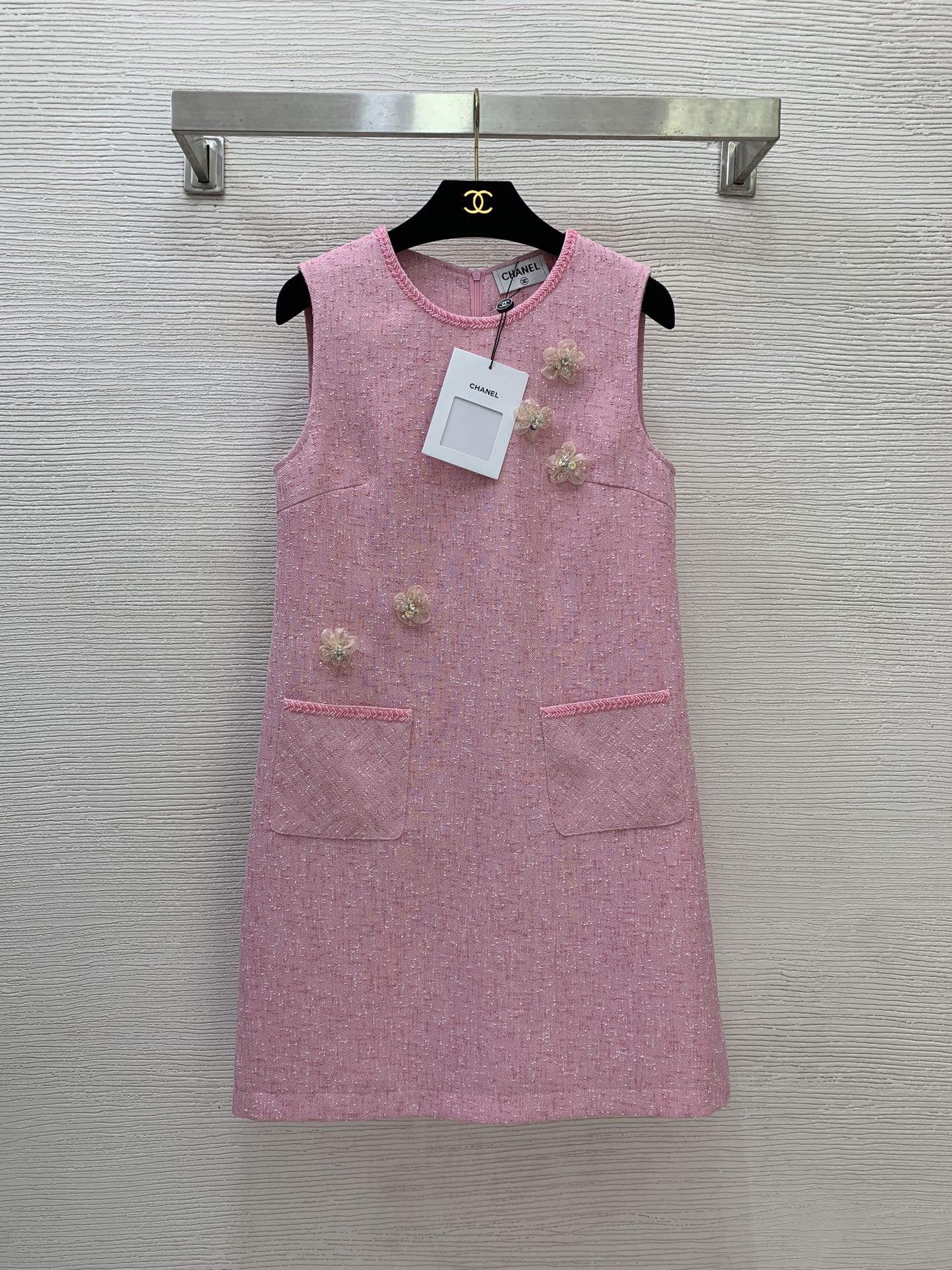 NO:504120,Model number G25091827 Chane* new autumn and winter style, high-end custom heavy industry beaded edge three-dimensional flower decoration double pocket slim fit and sleeveless vest dress!  Gray, pink, (Size S bust 86, skirt length 85) hair, chanel, skirts, alexander wang19860909款号G25091827 Chane*秋冬新款 高端定制重工串珠边立体花朵装饰双口袋修身显瘦无袖背心连衣裙！灰色、粉色、 （S码胸围86,裙长85）发,,chanel,skirts,alexander wang,Women's clothing
