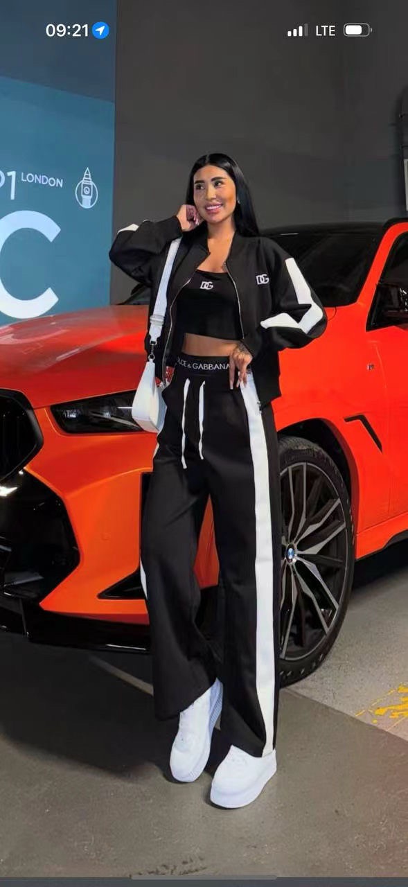 NO:500804,Model number D25091468 Dolce & Gabbana DG* new fashion casual sports two-piece set!  Letter embroidered badge decorative zipper jacket with contrasting color splicing double waist design letter logo casual trousers!  Black, red, (M size shoulder width 48, bust 106, sleeve length 55, clothing length 60; upper waist circumference 64~72 elastic, hip circumference 96, pants length 109) hair, Dolce & Gabbana, jackets & coats, jackets & coats, alexander wang19860909款号D25091468 杜嘉班纳DG*新款时尚休闲运动两件套装！字母刺绣胸章装饰拉链夹克外套撞色拼接双腰头设计字母logo休闲裤长裤！黑色、红色、（M码肩宽48,胸围106,袖长55,衣长60；上腰围64～72松紧,臀围96,裤长109）发,,Dolce&Gabbana,jackets & coats,jackets & coats,alexander wang,Women's clothing