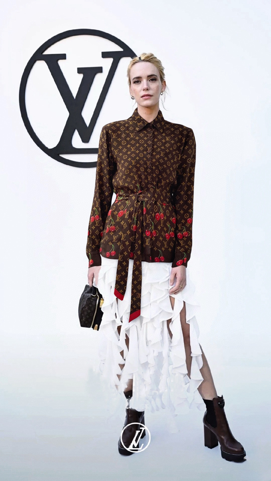 NO:500829,Model number D25091475 LOUIS*Donkey New Style Classic Presbyterian Letter Logo Cherry Print Bow Ribbon Decoration Loose Fashion Tucked Band-Board Lapel Long Sleeve Shirt!  M size shoulder width 38, bust 94, sleeve length 57, clothing length 65) hair, louis vuitton, louis vuitton, louis vuitton, alexander wang19860909款号D25091475 LOUIS*驴家新款 经典老花字母logo樱桃印花 蝴蝶结飘带装饰宽松时尚系扣门襟翻领长袖衬衣！M码肩宽38,胸围94,袖长57,衣长65）发,,louis vuitton,louis vuitton,louis vuitton,alexander wang,Women's clothing